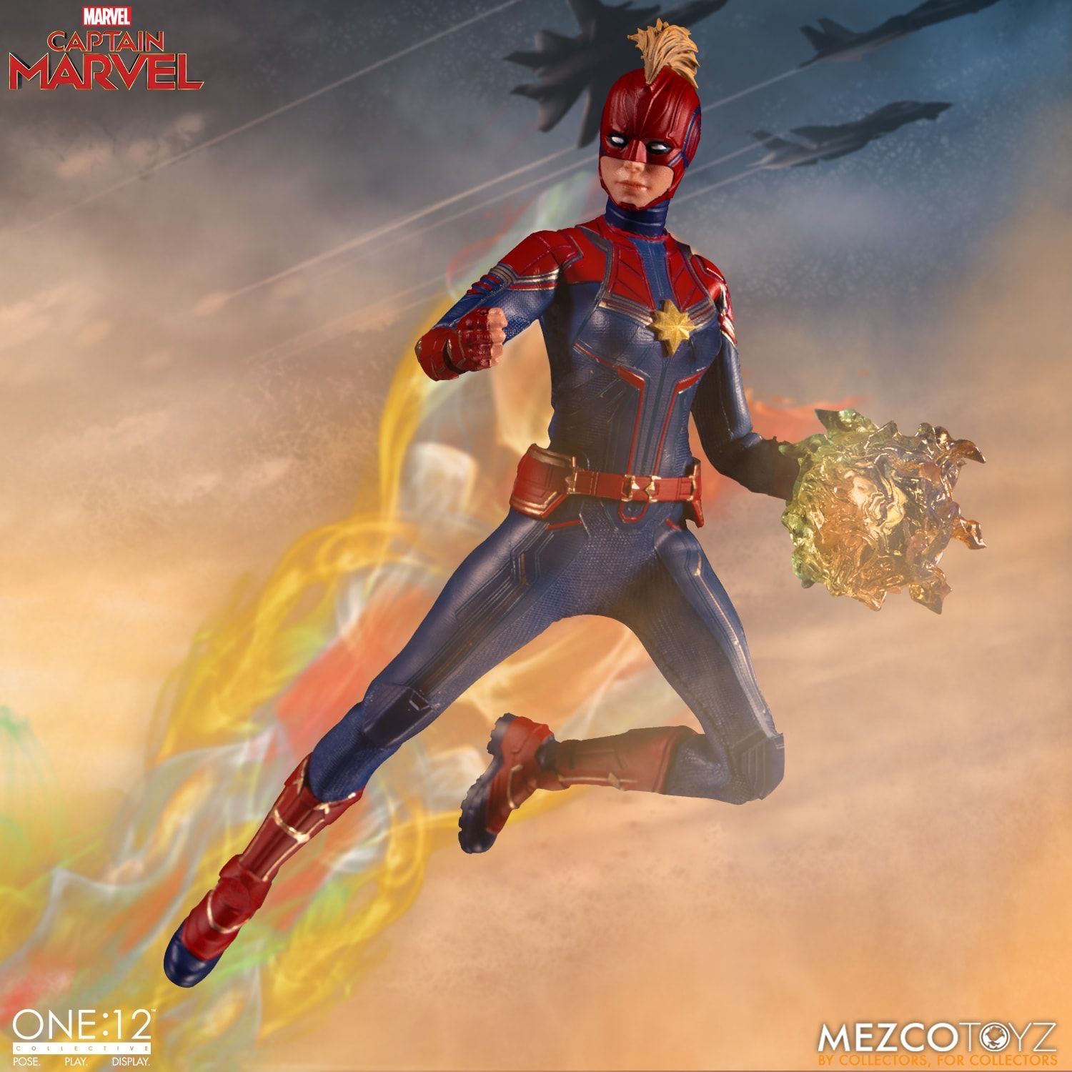 Mezco One:12 Captain Marvel - One:12 Collective By Mezco Toyz action figure collectible - Main Image 2