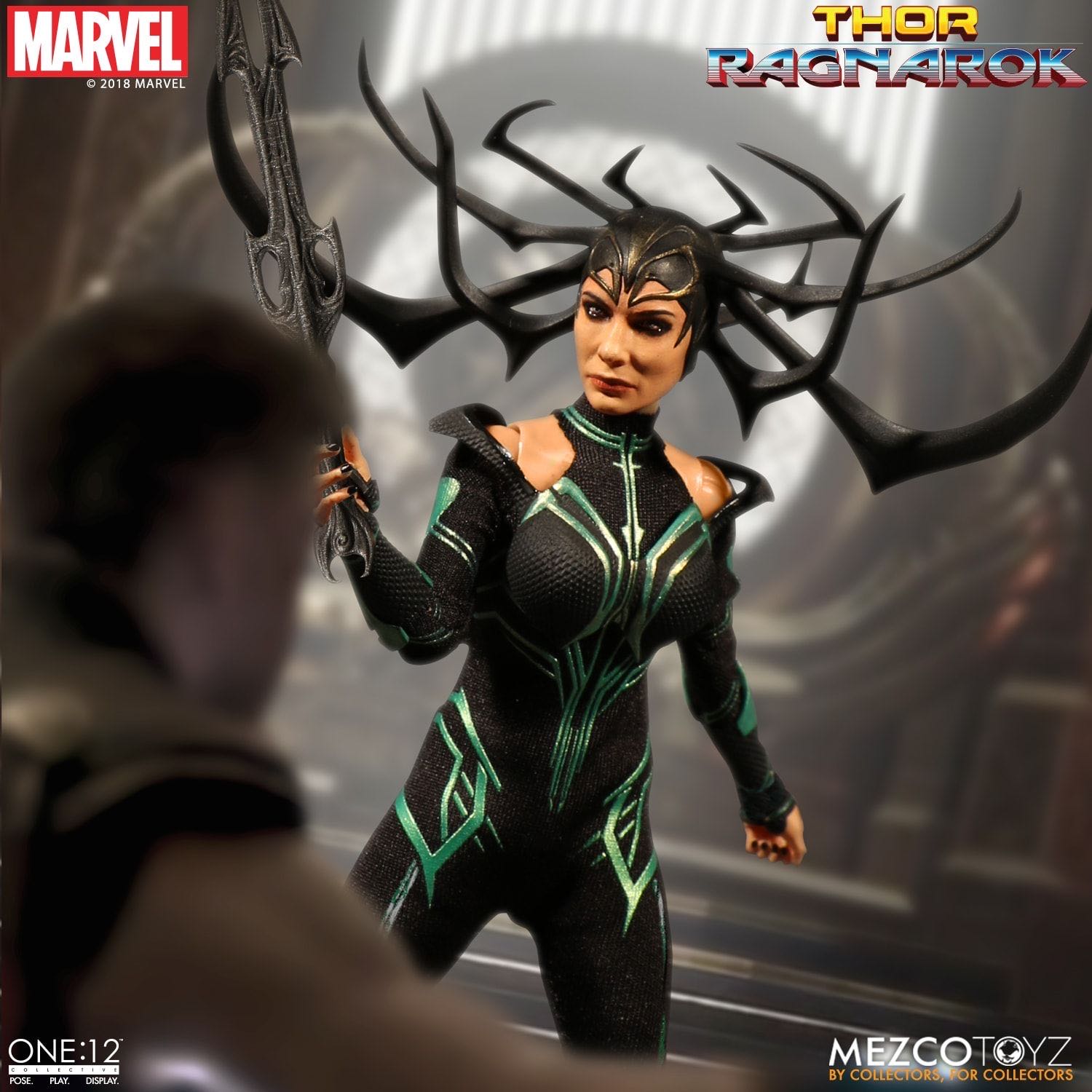 Hela Mezco One:12 - Mezco Toys (Marvel’s Thor: Ragnarok) action figure collectible [Barcode 696198769005] - Main Image 2