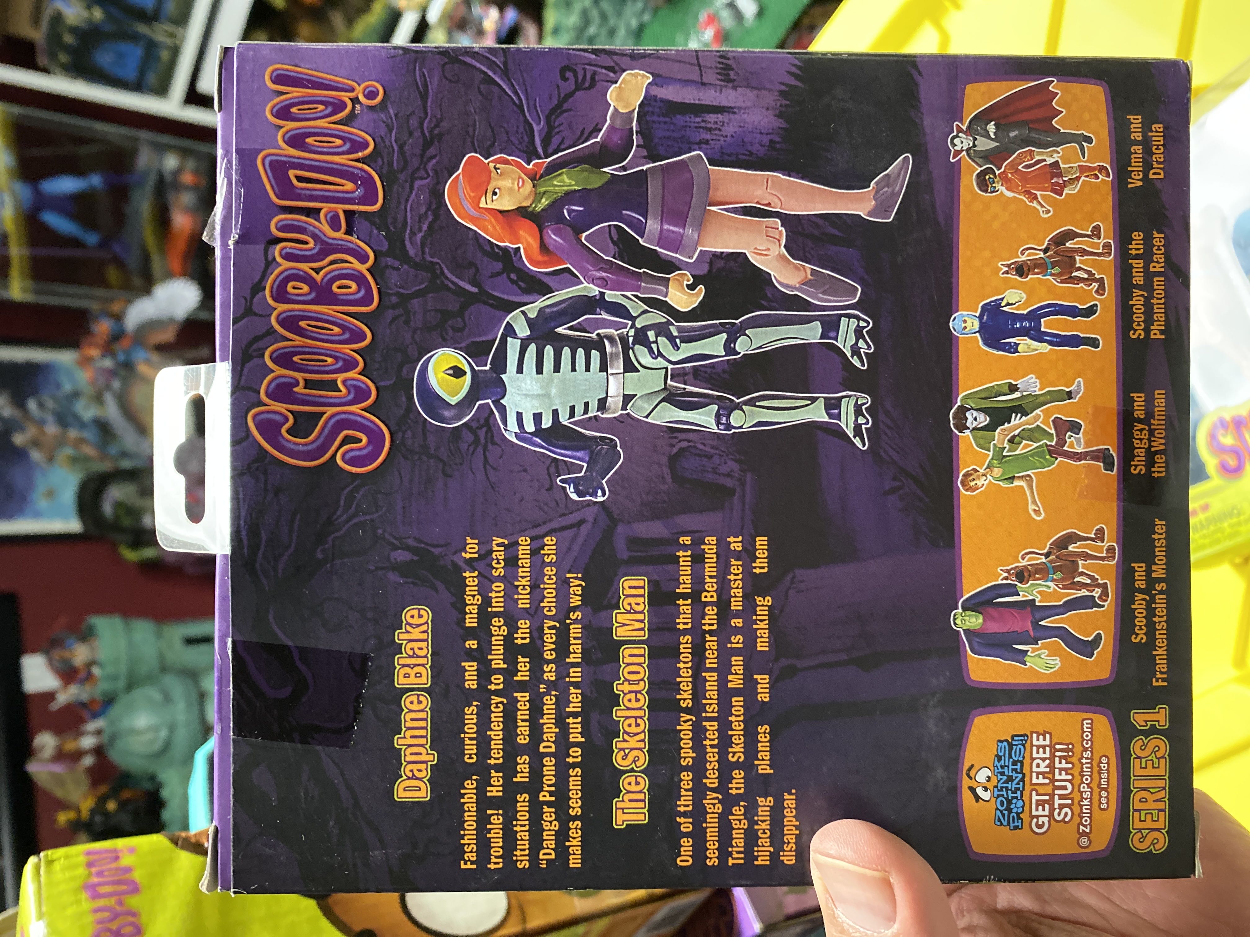 Scooby Doo Daphne and the skeleton man series one - Character (Scooby Doo) action figure collectible [Barcode 846241019841] - Main Image 2