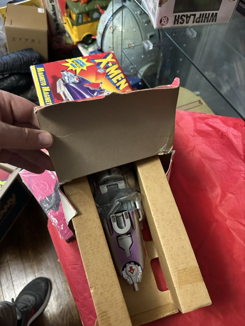 Magneto Magnetron - Toybiz (The Uncanny X-Men Series 1) action figure collectible [Barcode 035112049616] - Main Image 4