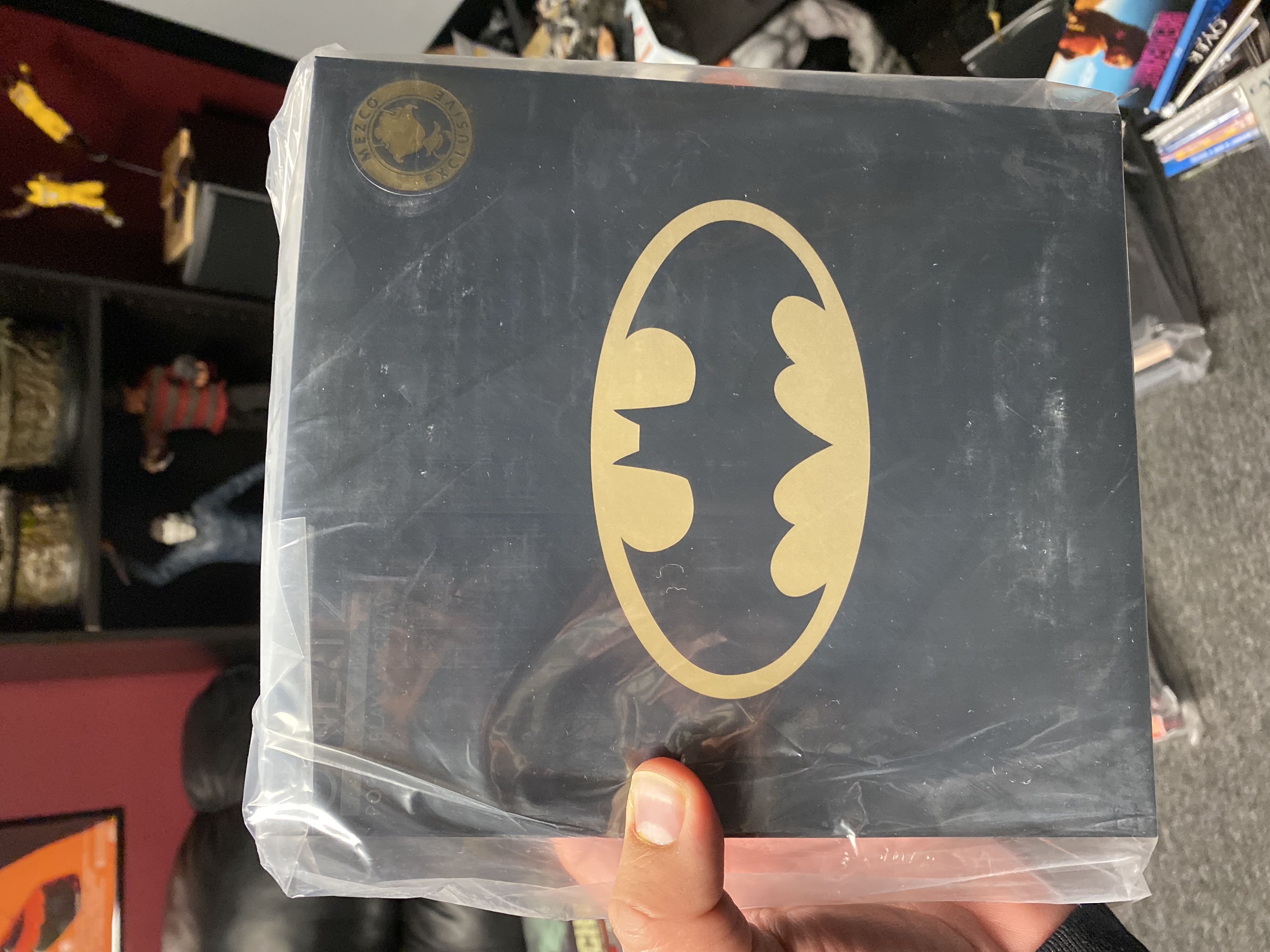 Mezco One:12 Sovereign Knight Batman Exclusive - Mezco Toyz (One:12) action figure collectible [Barcode 696198769630] - Main Image 2