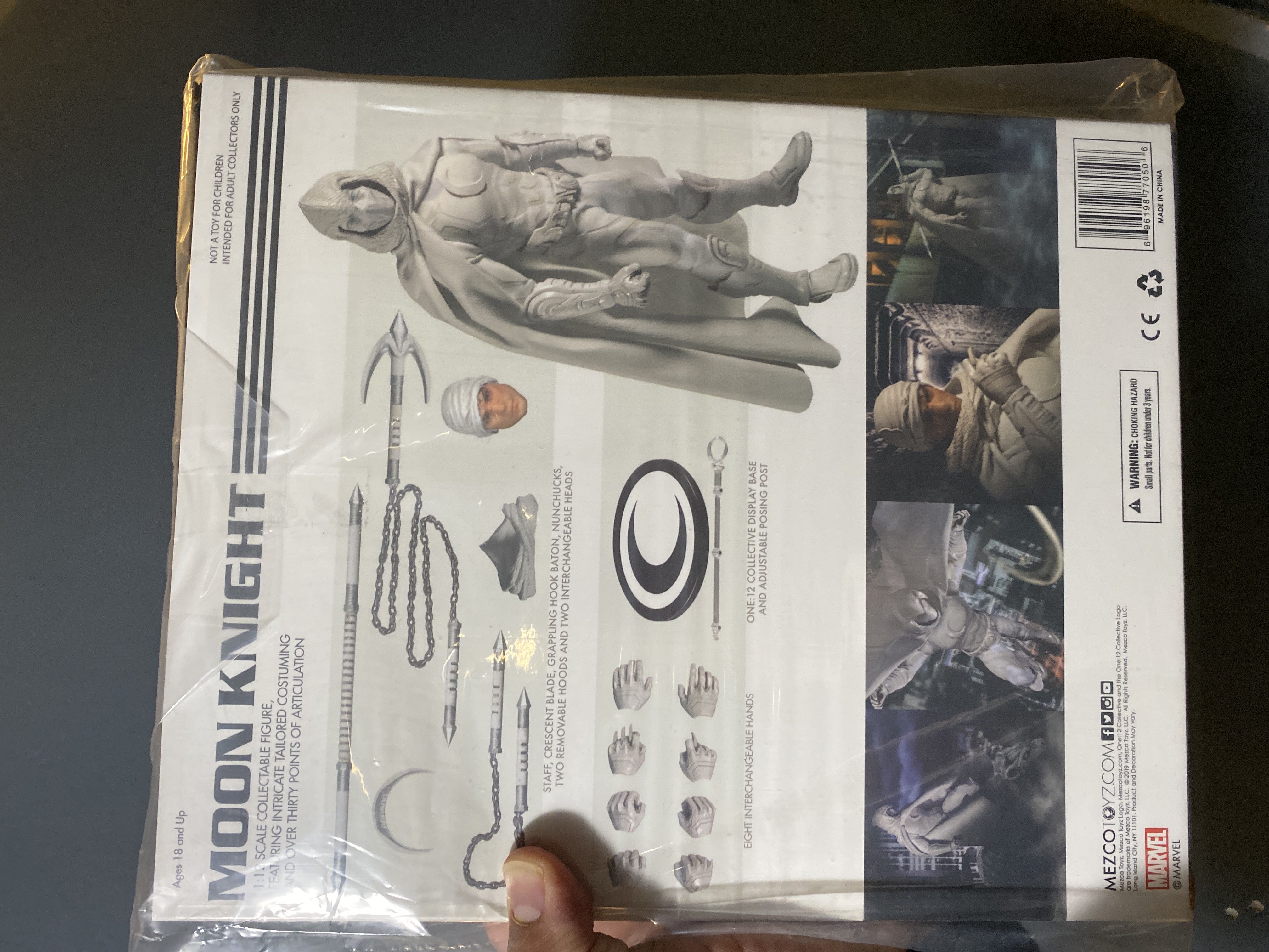 Mezco Marvel Moon Knight - Mezco Toys (Marvel’s Moon Knight) action figure collectible [Barcode 696198770506] - Main Image 2