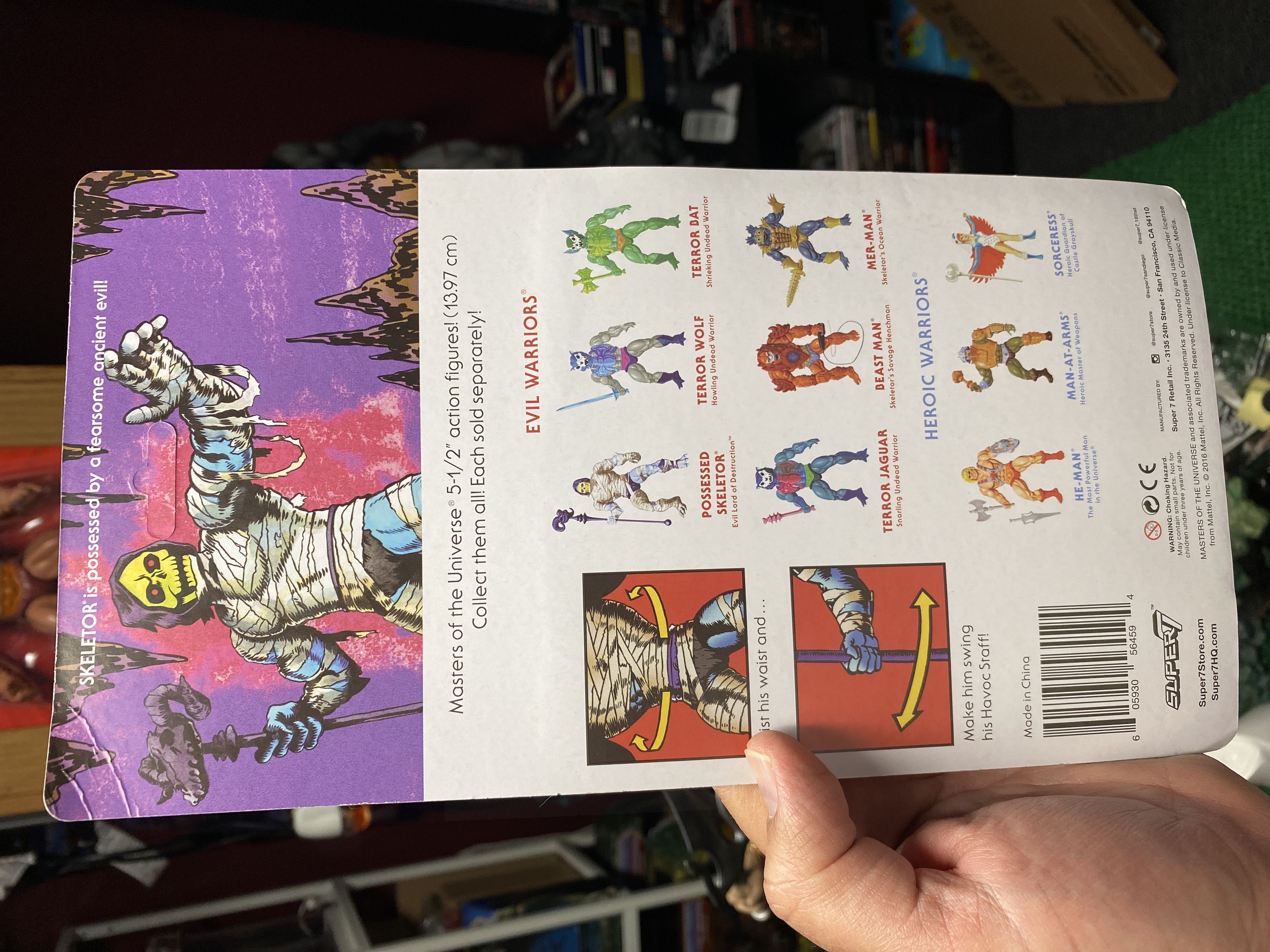 MOTU Skeletor Vintage Possessed Skeletor Glow In The Dark Super7 - Super 7 (Masters Of The Universe) action figure collectible [Barcode 605930564594] - Main Image 2