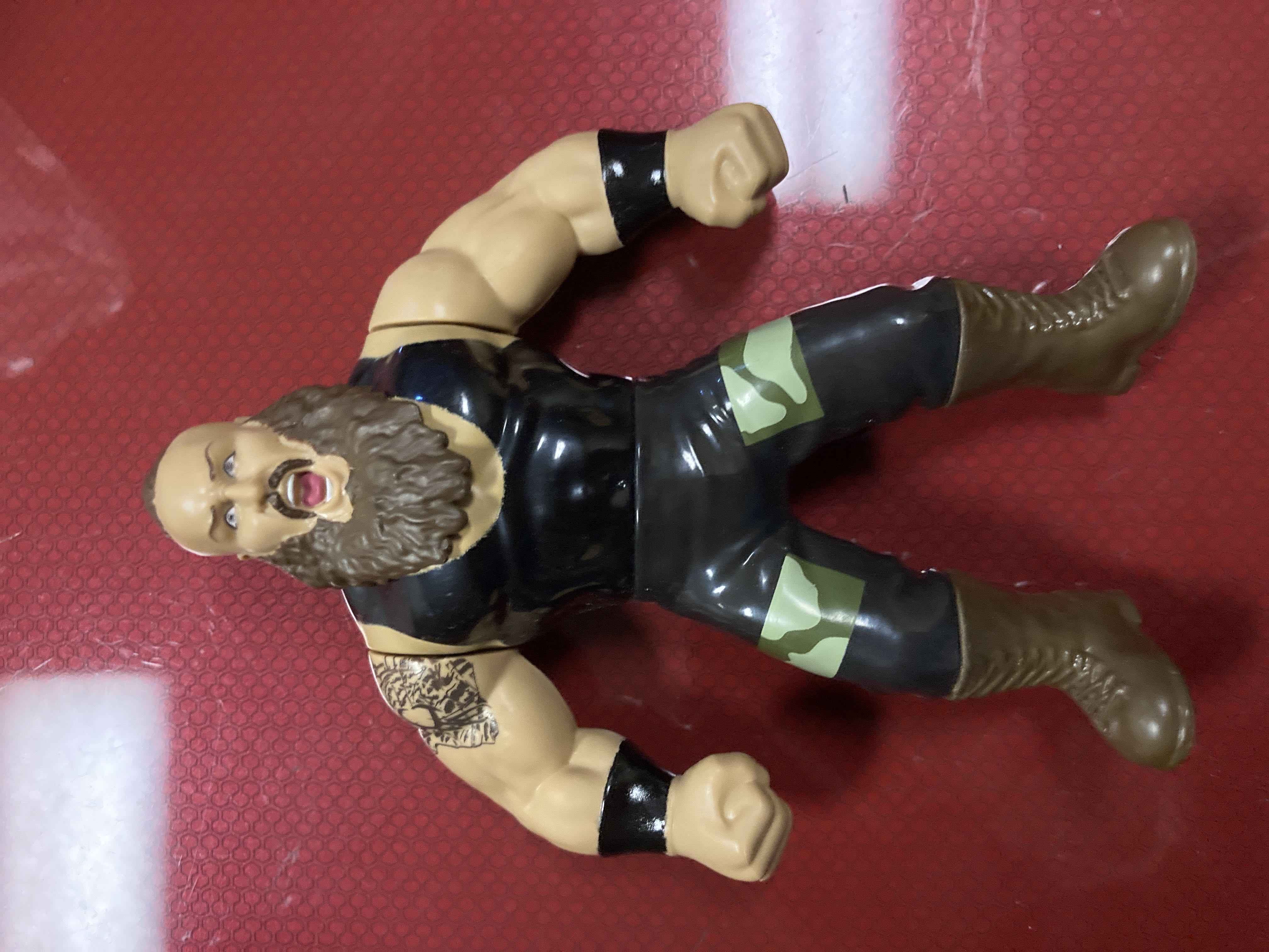 Aliens: Xenomorph Warrior (Brown) 9" Figure