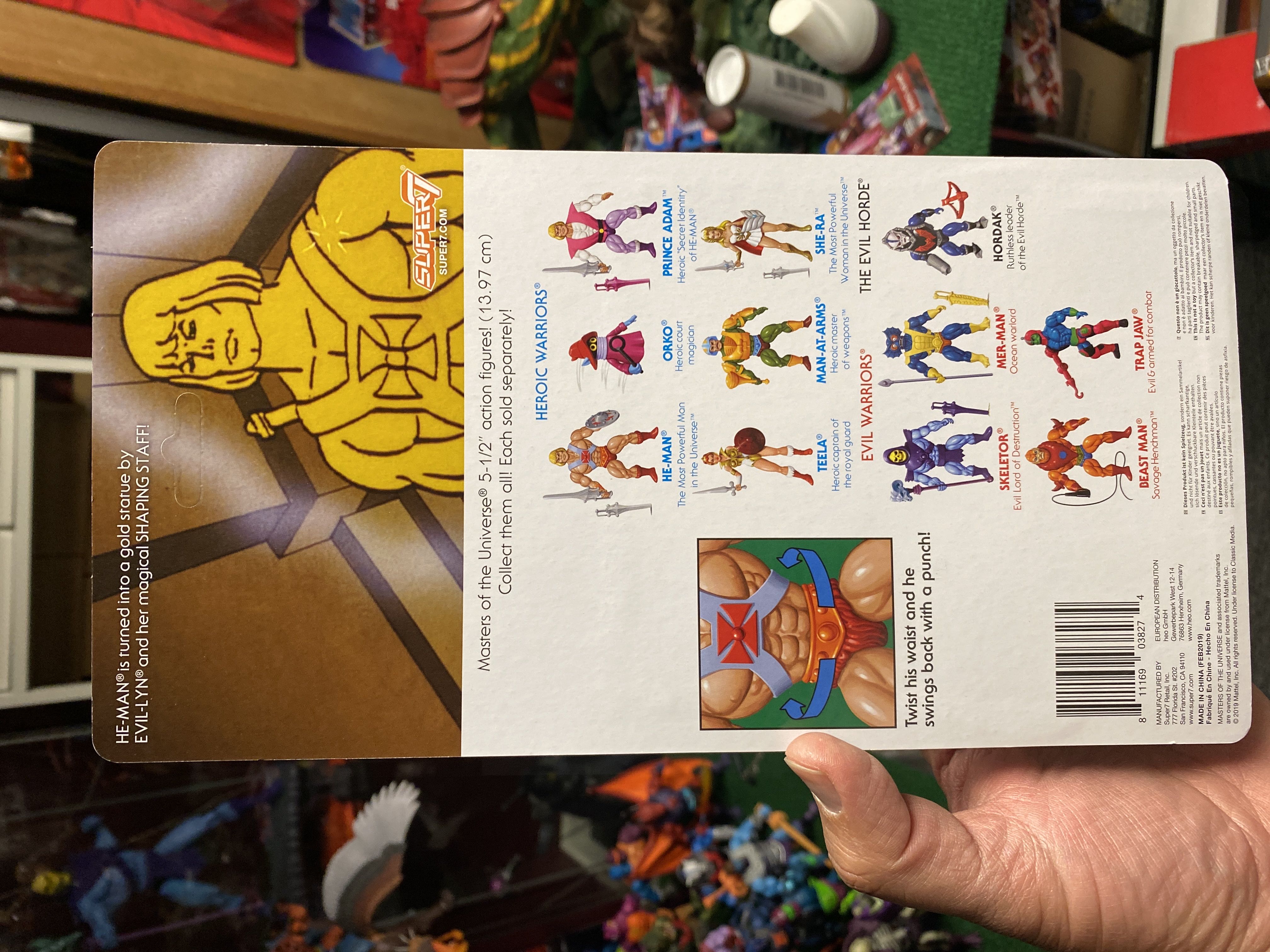 Masters Of The Universe (As Seen On TV): Gold Statue He-Man - Super 7 (As Seen On TV) action figure collectible [Barcode 811169038274] - Main Image 2