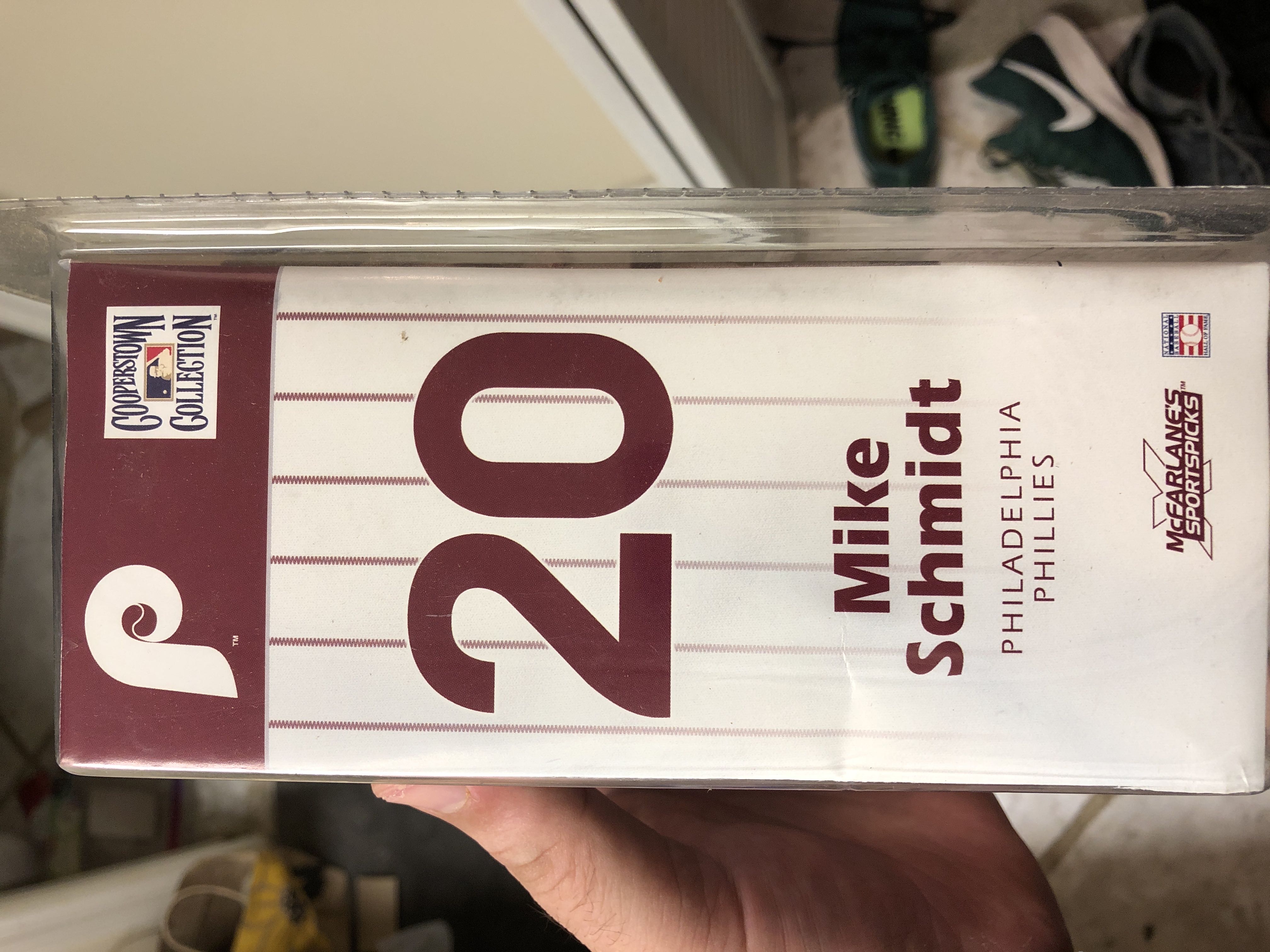 Mike Schmidt - McFarlane Toys (Cooperstown Collection Series 2) action figure collectible [Barcode 787926723731] - Main Image 3