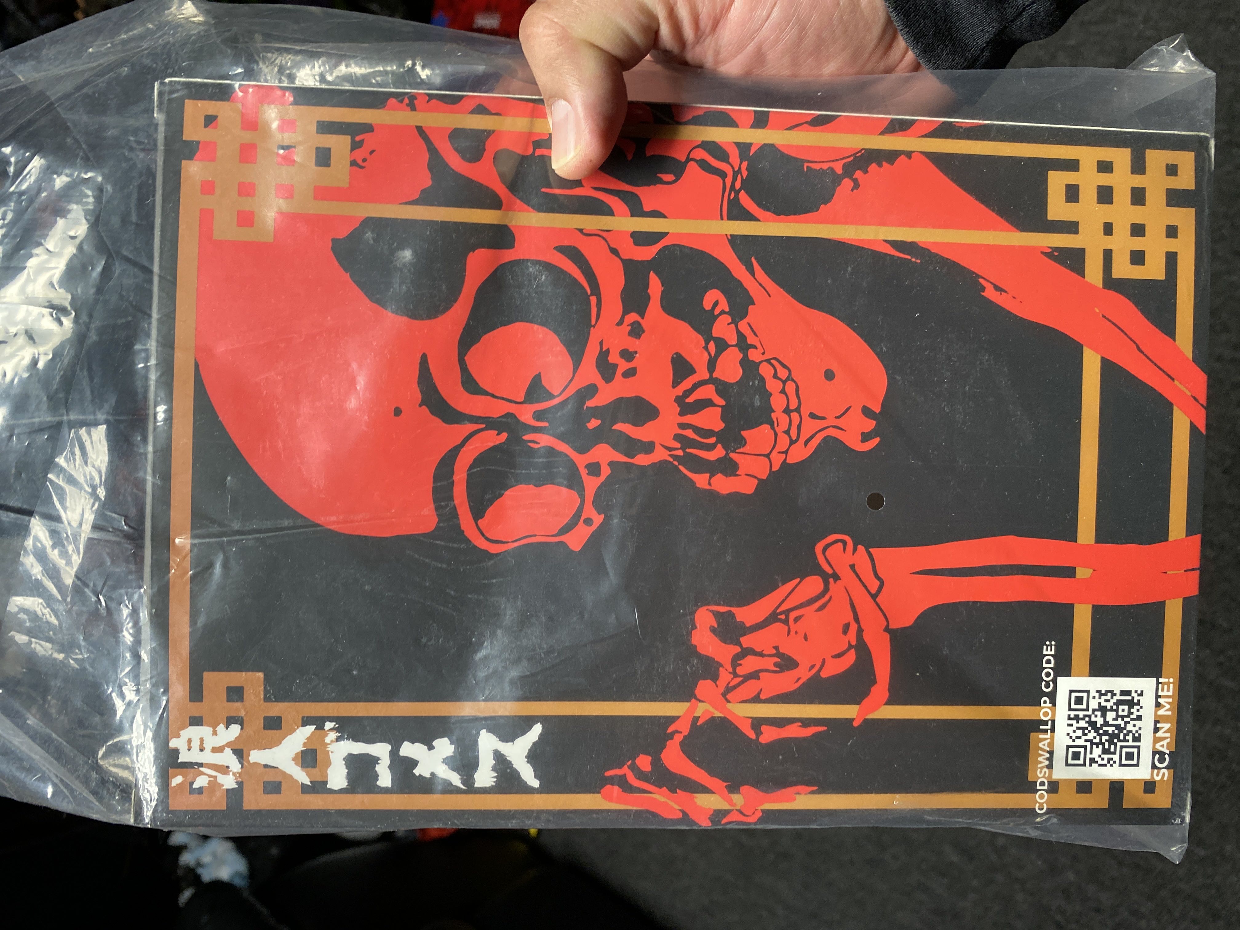 Mezco One:12 (Gomez) - Lone Roach and Grub - Mezco (Gomezverse) action figure collectible [Barcode 696198774092] - Main Image 2