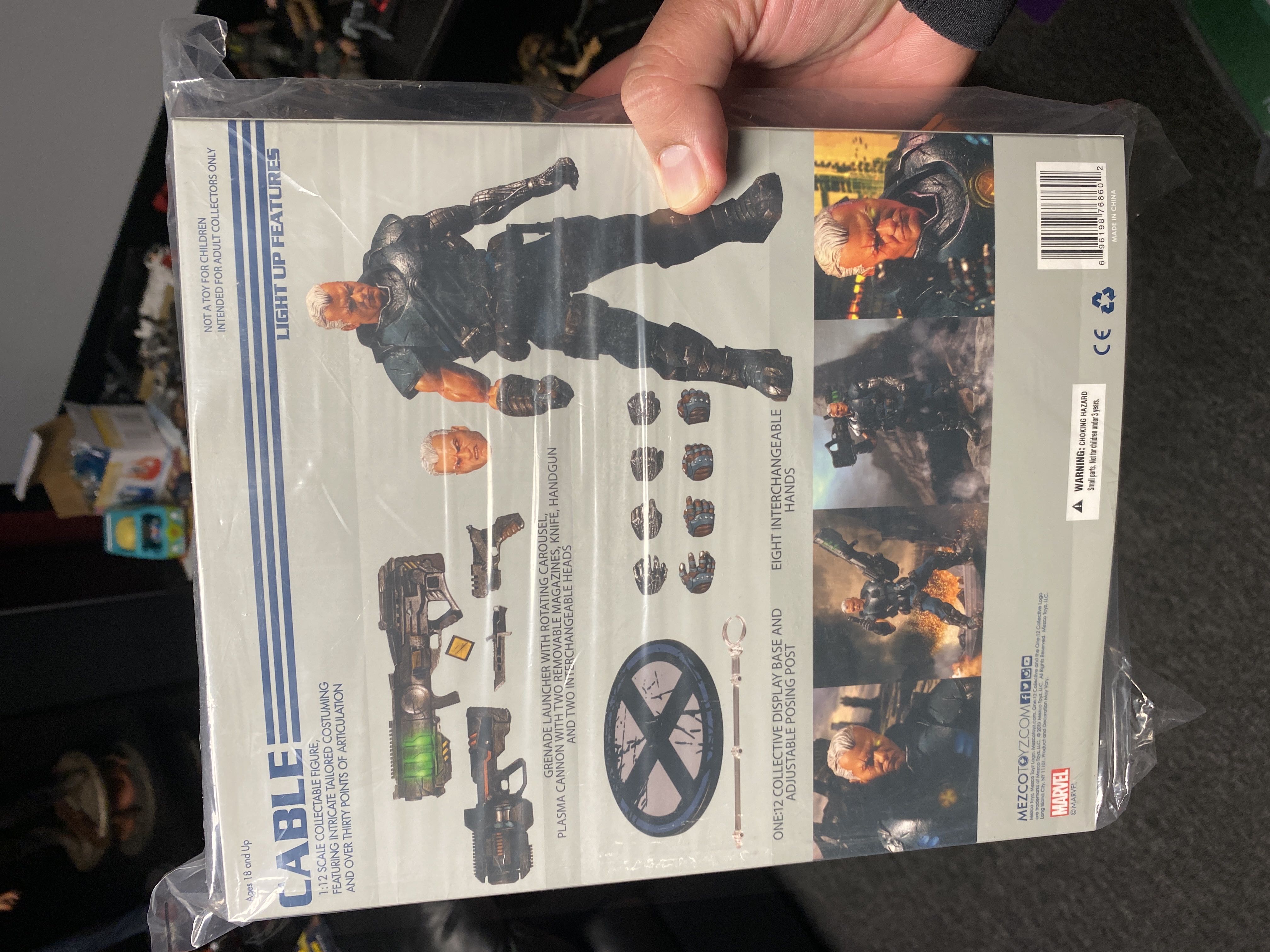 One:12 Collective/ Cable - Mezco (Mezco) action figure collectible [Barcode 696198768602] - Main Image 2