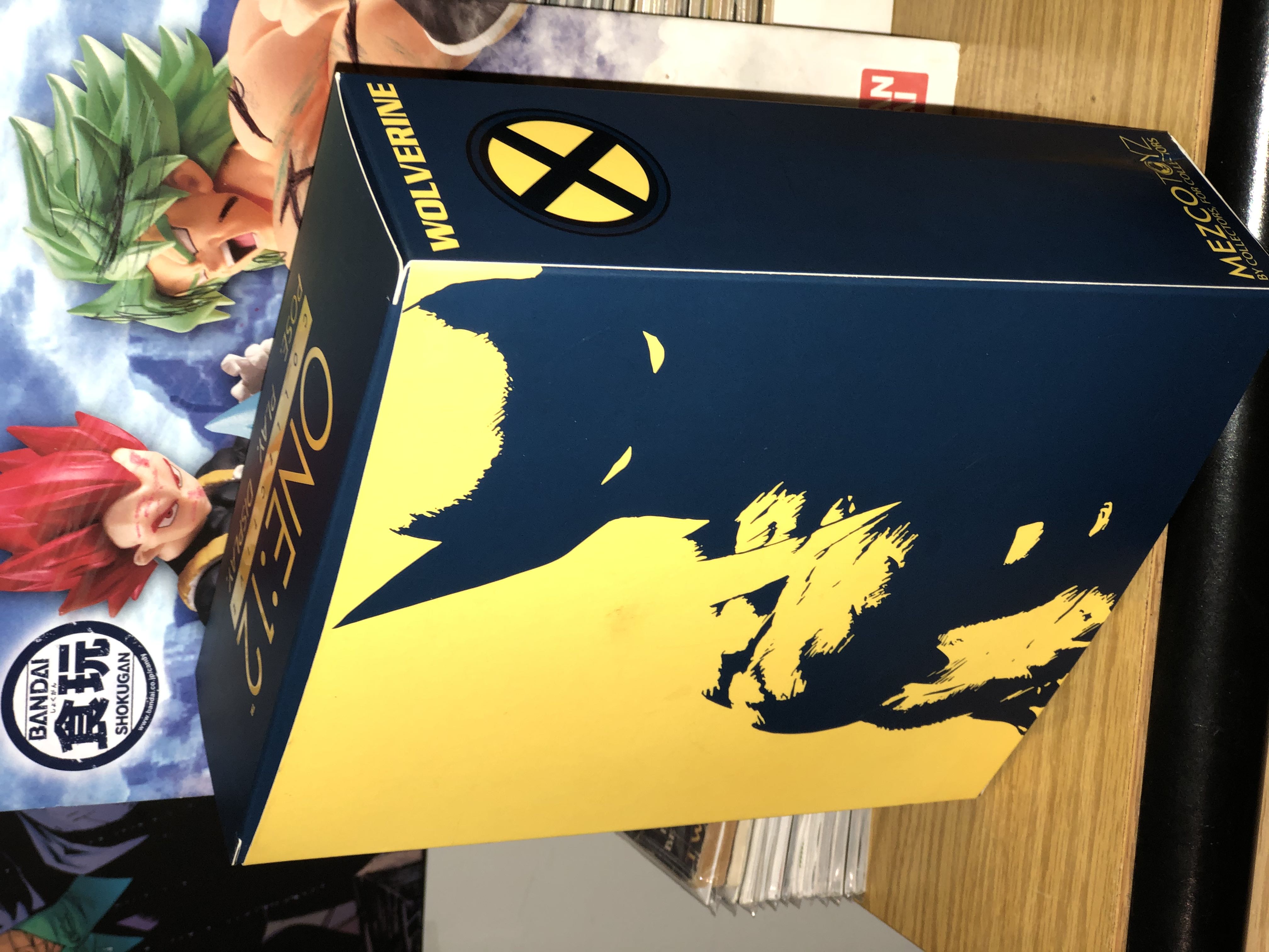 Mezco One:12 Wolverine - Mezco (Marvel) (Mezco (Marvel Comics)) action figure collectible [Barcode 696198765304] - Main Image 2