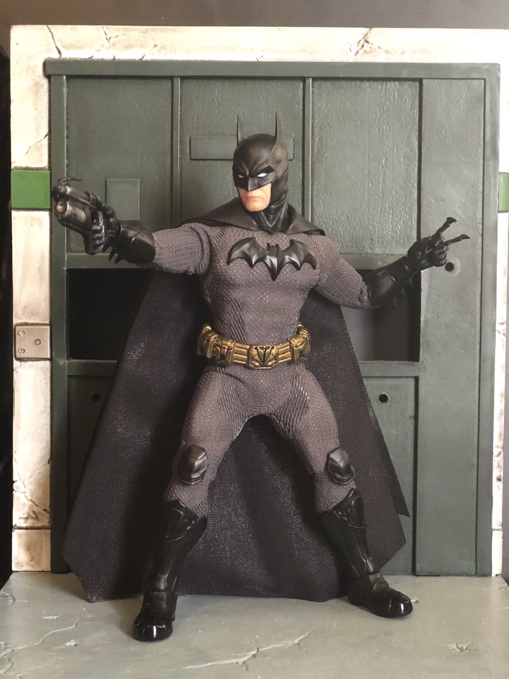 Mezco One:12 Batman (Sovereign Knight) - Mezco Toyz (One:12) action figure collectible [Barcode 696198769609] - Main Image 3