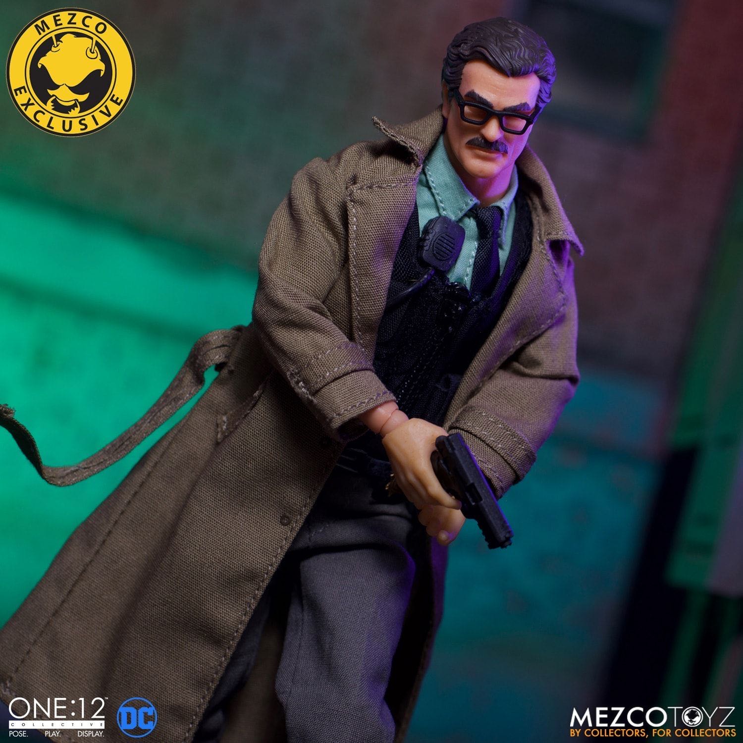 Mezco Dc Deluxe Edition Commissioner James Gordon And Batsignal - Mezco Toys (DC Universe) action figure collectible [Barcode 696198771206] - Main Image 4