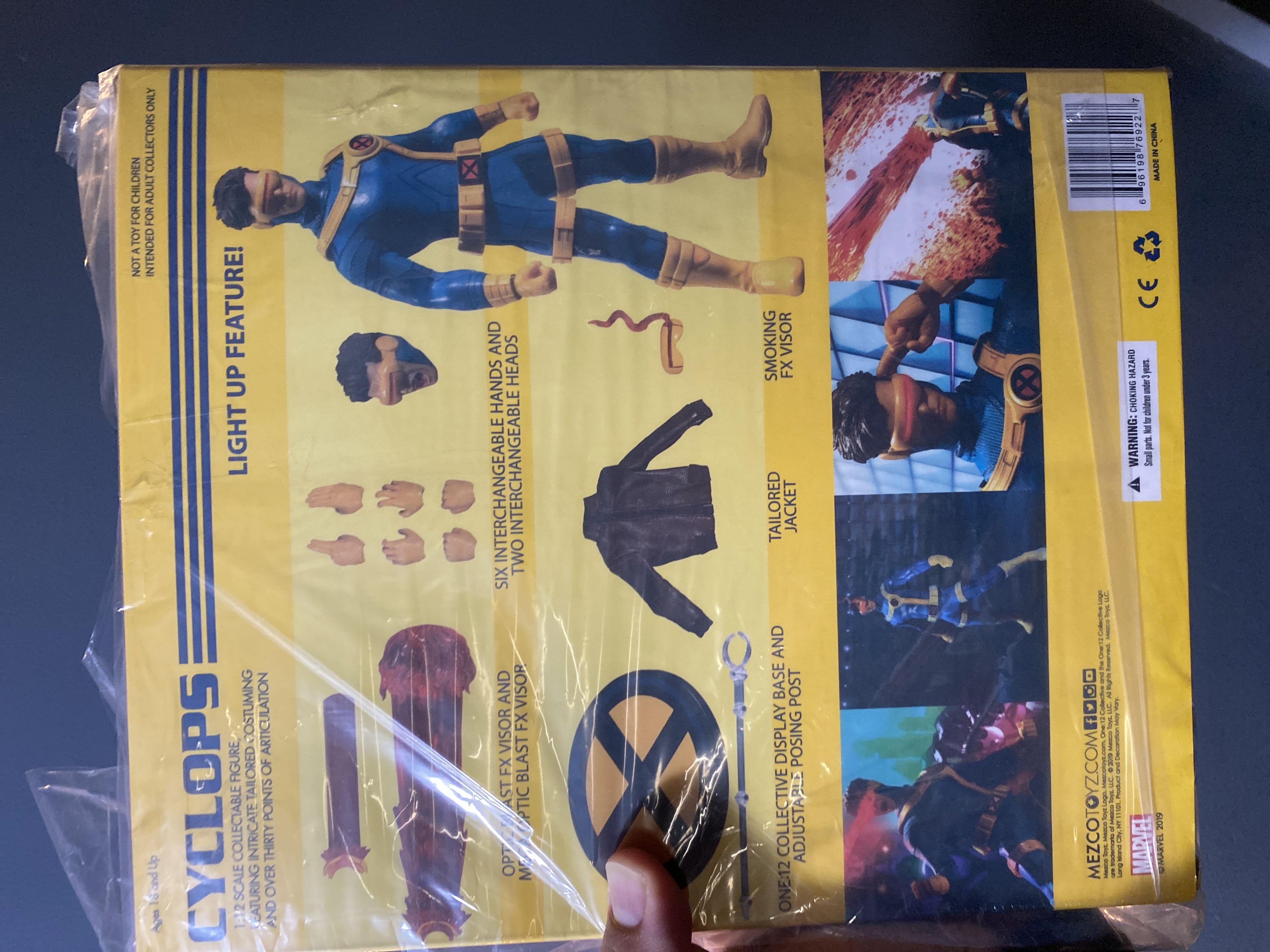 Cyclops - Mezco Toyz (X-Men) action figure collectible [Barcode 696198769227] - Main Image 2