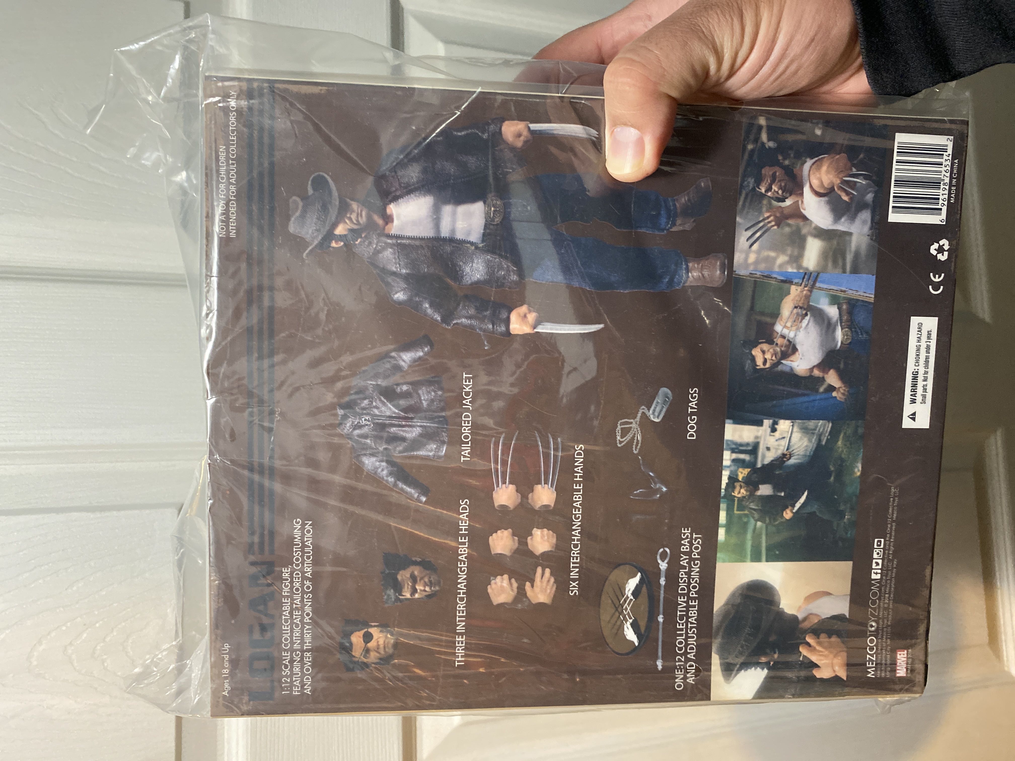 Mezco One:12 Logan - Mezco Toyz - One:12 Collective (X-Men: Wolverine) action figure collectible [Barcode 696198765342] - Main Image 2