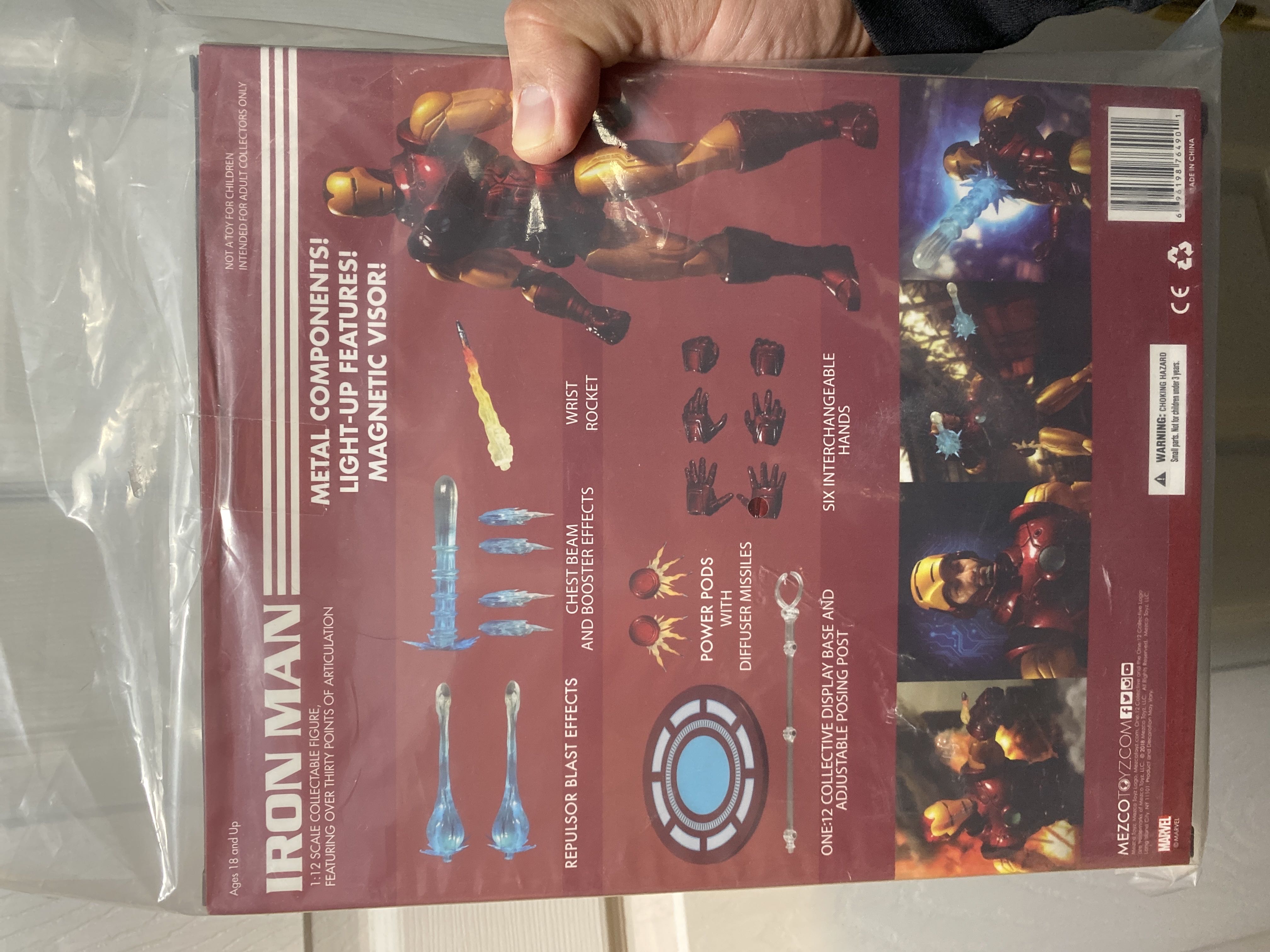 Iron Man - Mezco Toyz (Marvel) action figure collectible [Barcode 696198764901] - Main Image 2