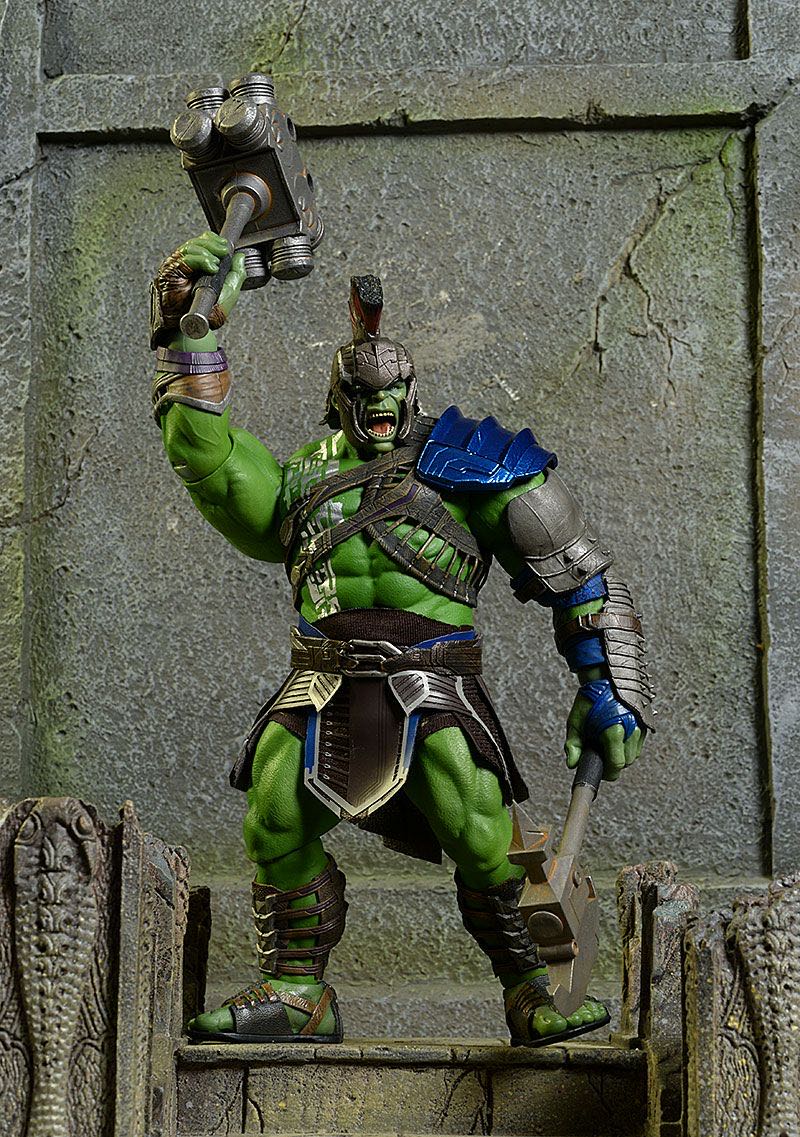 Hulk - Mezco Toyz (One:12 Collective) action figure collectible [Barcode 696198766301] - Main Image 3