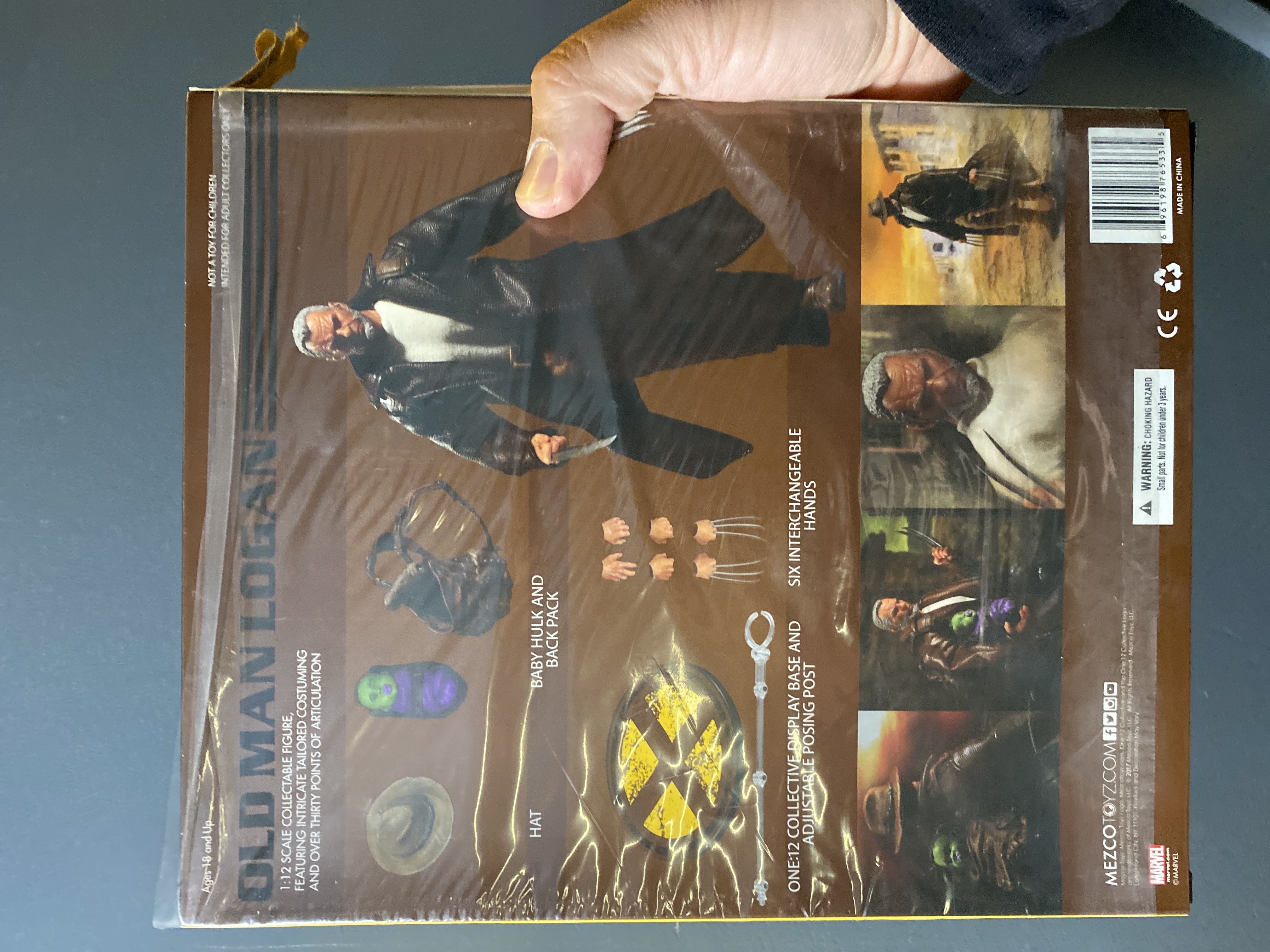 Mezco Old Man Logan - Mezco Toyz (Marvel) action figure collectible [Barcode 696198765335] - Main Image 2