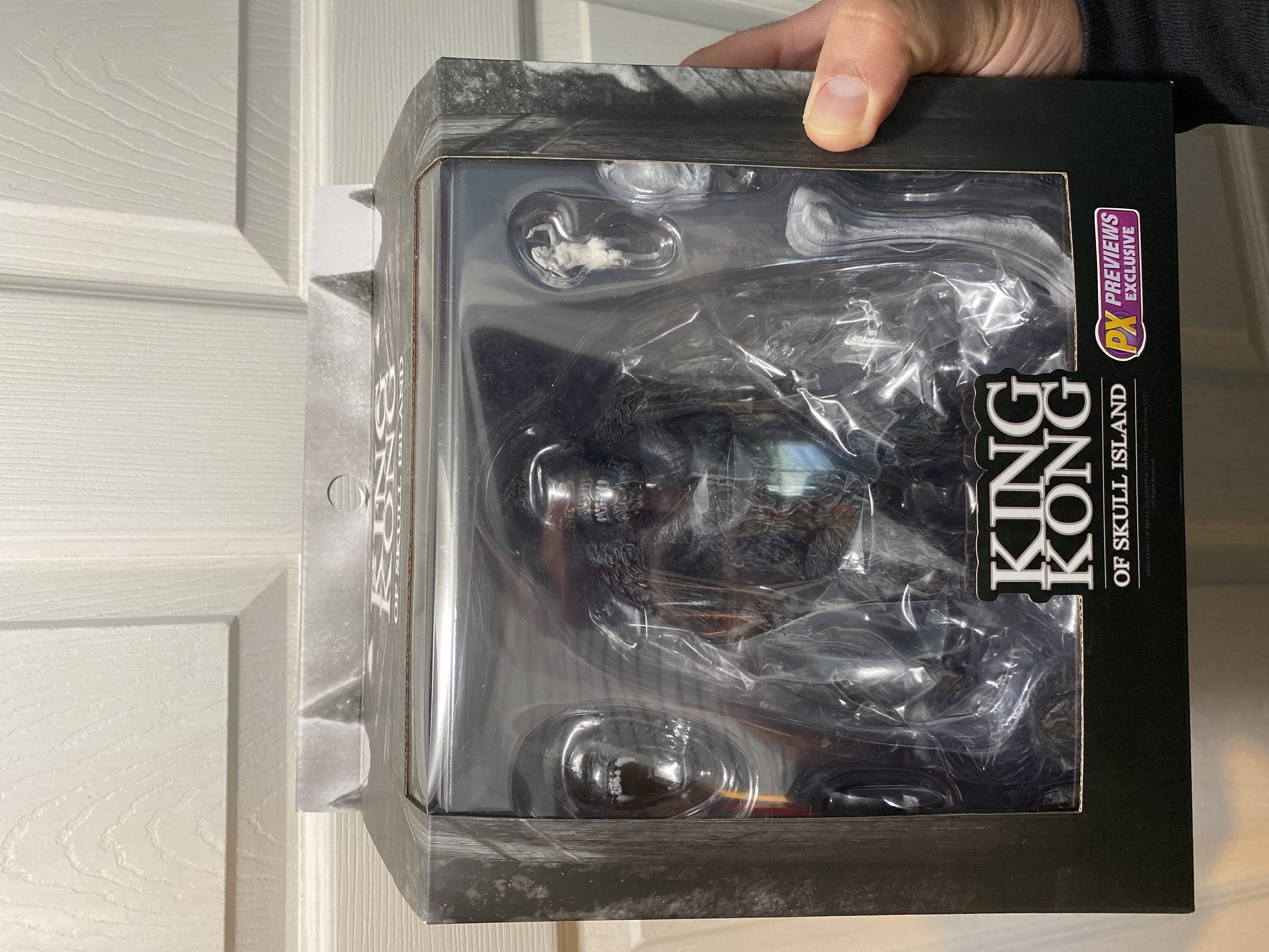 Mezco PX Black And White King Kong Skull Island - Mezco Toyz action figure collectible [Barcode 696198101010] - Main Image 1