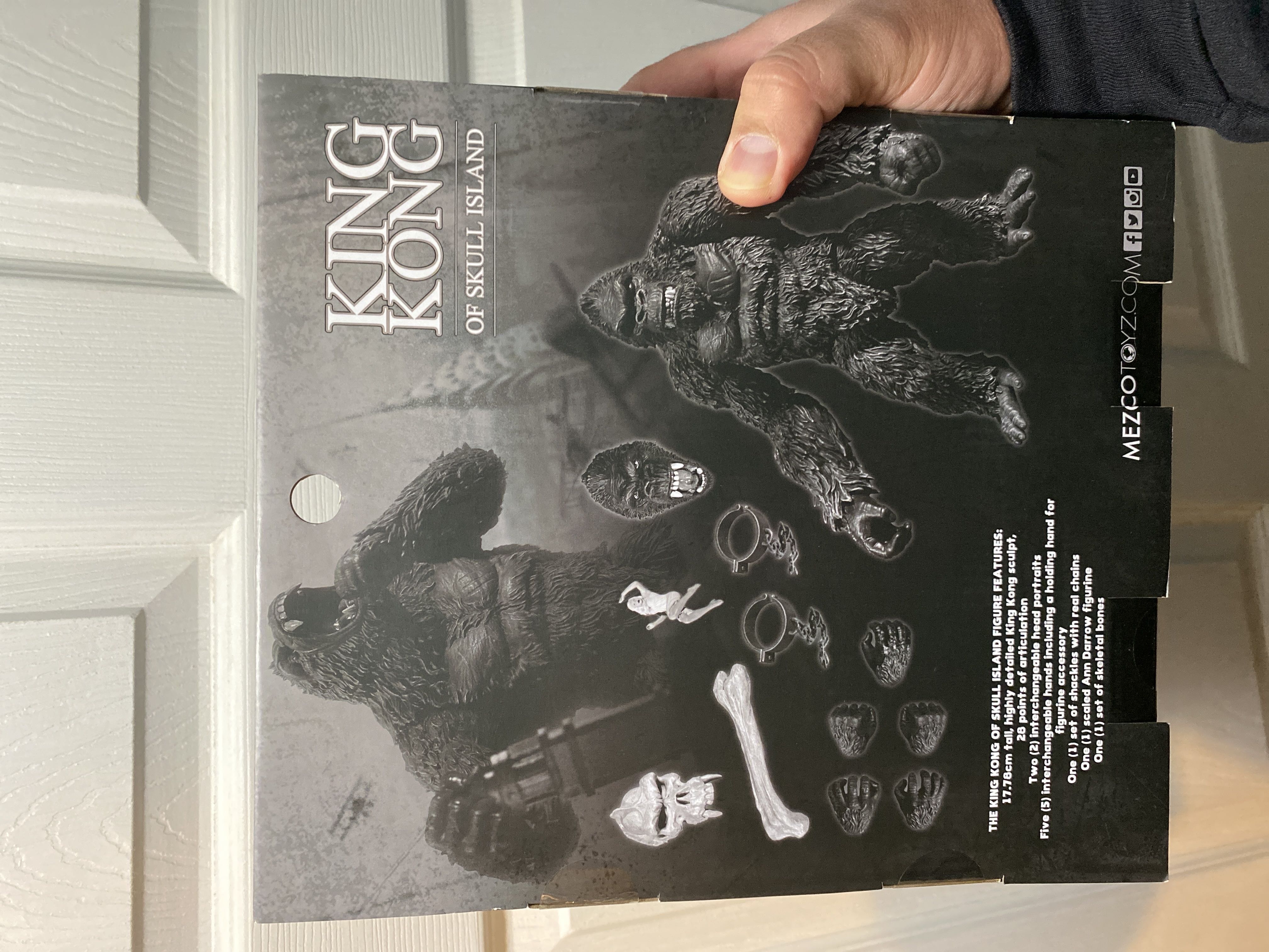 Mezco PX Black And White King Kong Skull Island - Mezco Toyz action figure collectible [Barcode 696198101010] - Main Image 2