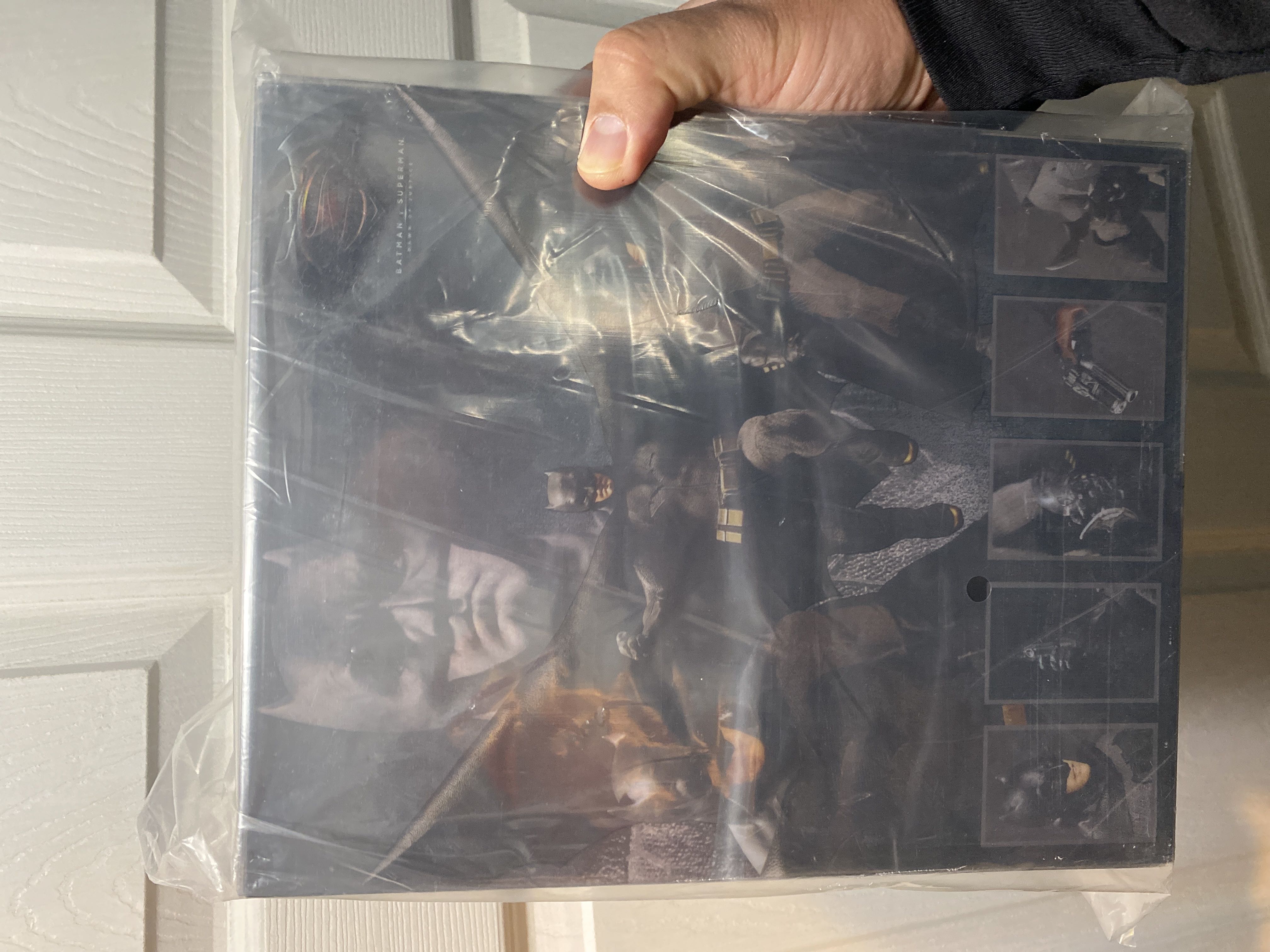 Batman V Superman: Dawn Of Justice Batman - Mezco (DCU) (Mezco (DCU)) action figure collectible [Barcode 696198763300] - Main Image 2