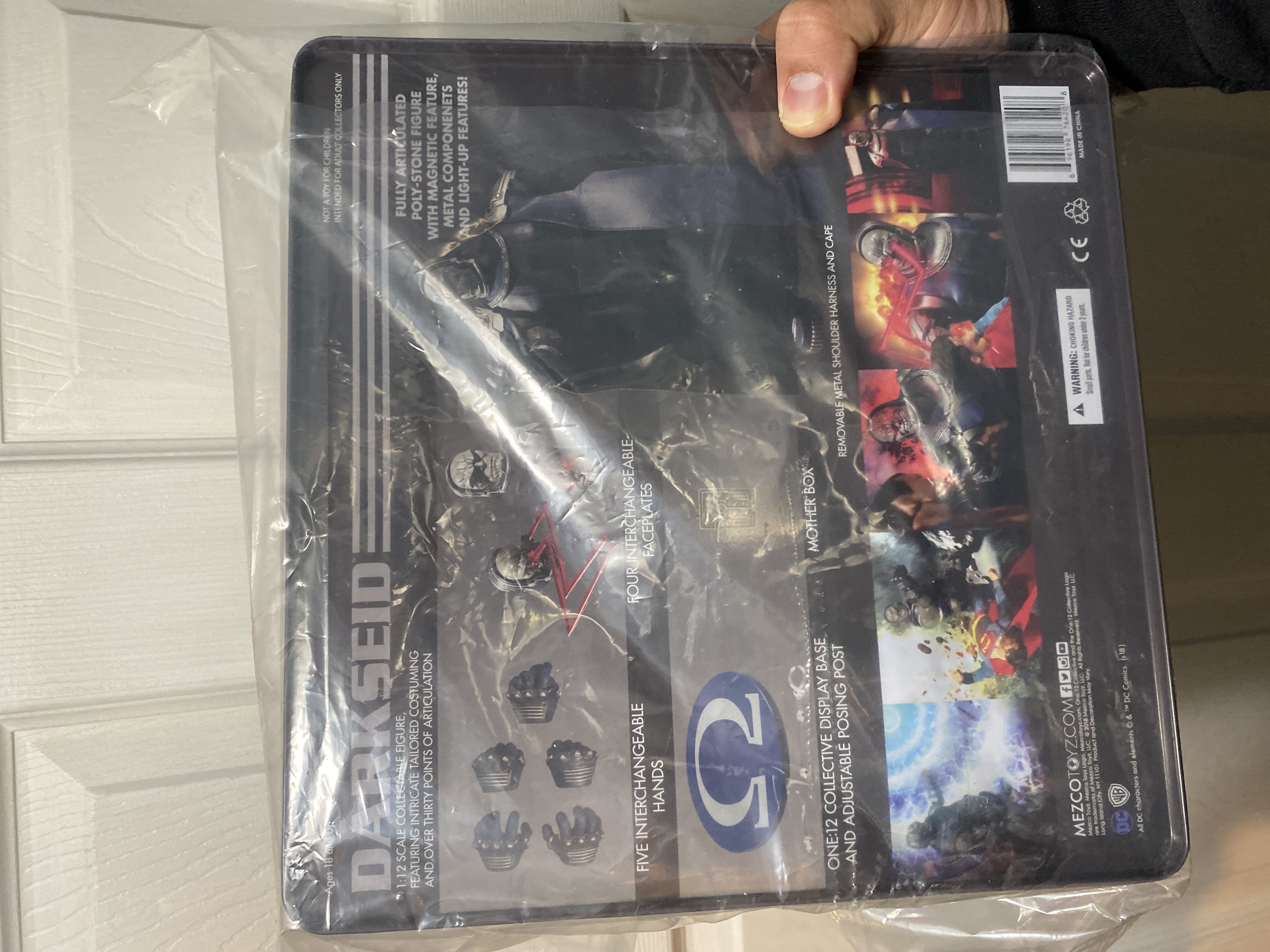 Darkseid - Mezco Toyz (DC Comics) action figure collectible [Barcode 696198764208] - Main Image 2