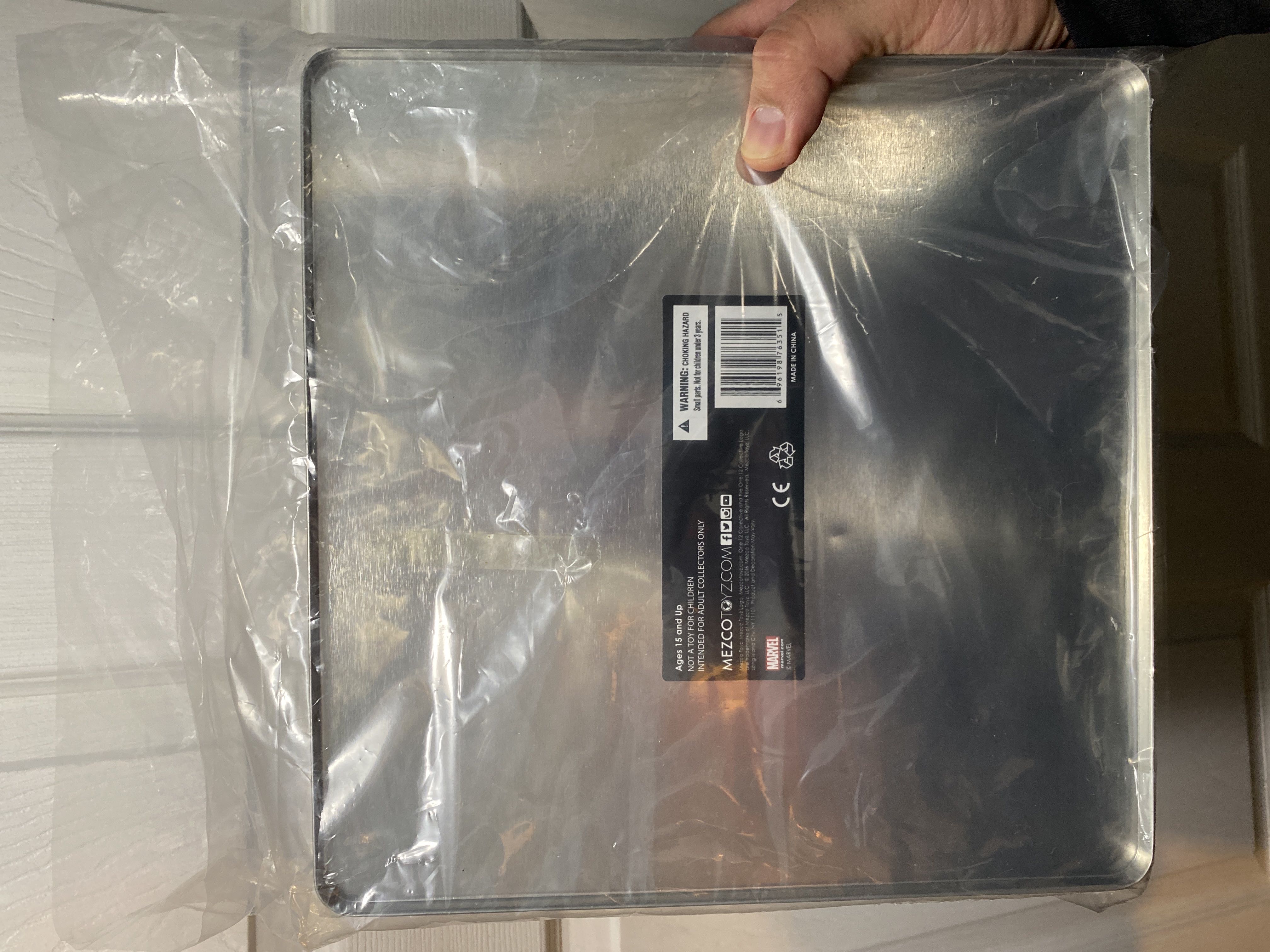 Mezco One:12 Punisher PX Exclusive  - Mezco Toyz (One:12) action figure collectible [Barcode 696198763515] - Main Image 2