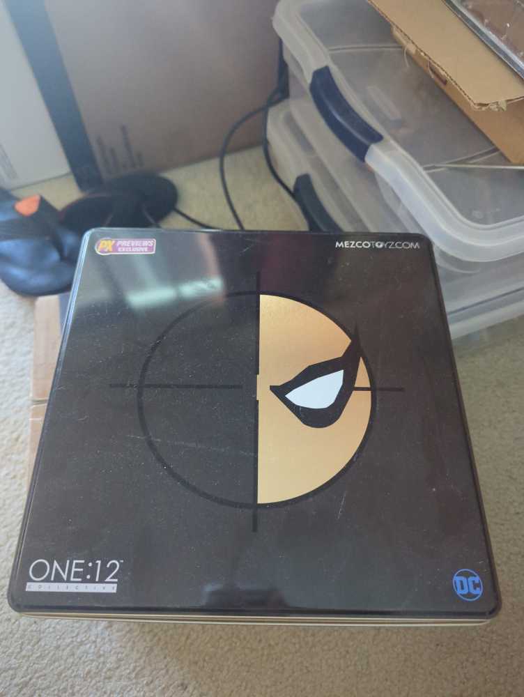 Mezco One:12 PX Deathstroke Stealth - Mezco Toyz (One:12) action figure collectible [Barcode 696198763713] - Main Image 3