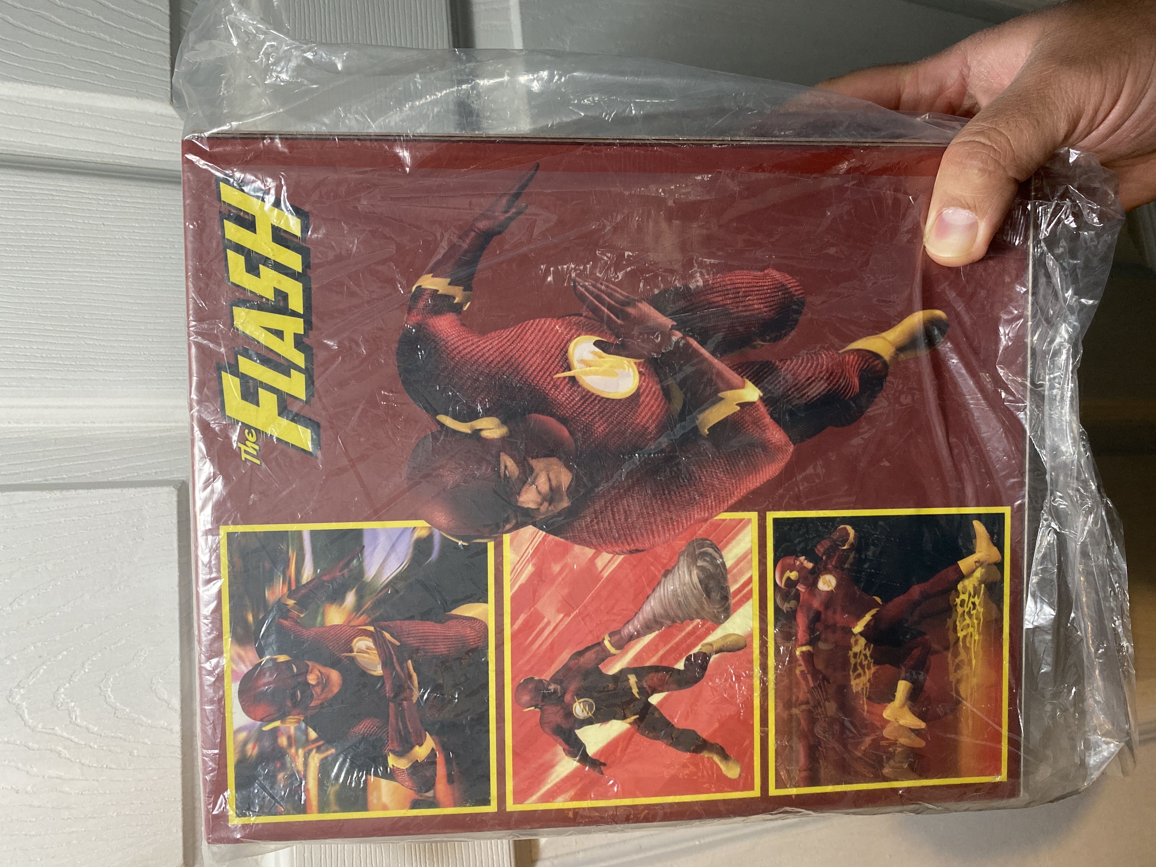 One:12 Collective The Flash - Mezco Toyz (DC Comics) action figure collectible [Barcode 696198761009] - Main Image 2