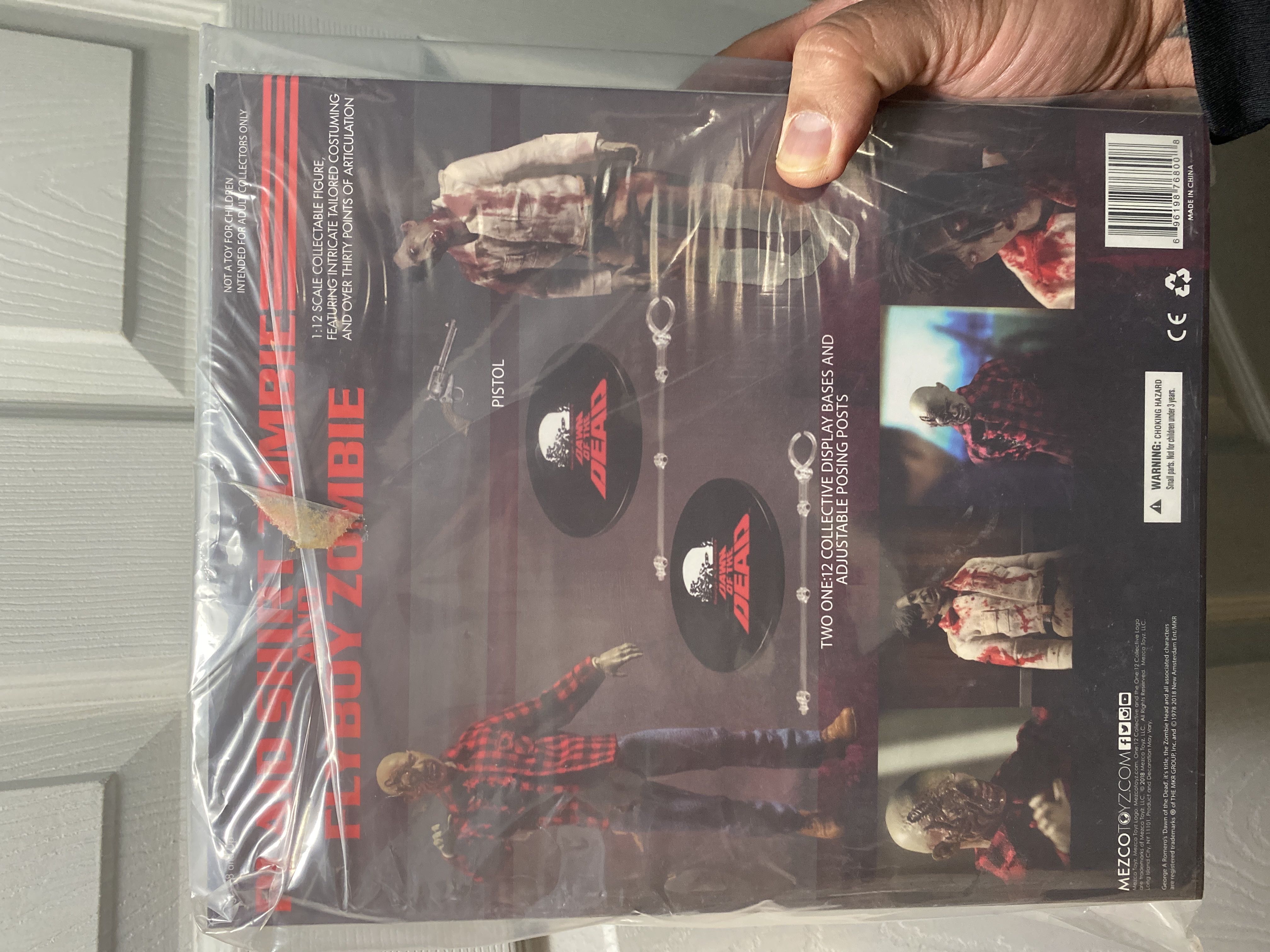 Mezco Horror Zombie - Mezco Toyz - One:12 Collective (Dawn Of The Dead) action figure collectible [Barcode 696198768008] - Main Image 2