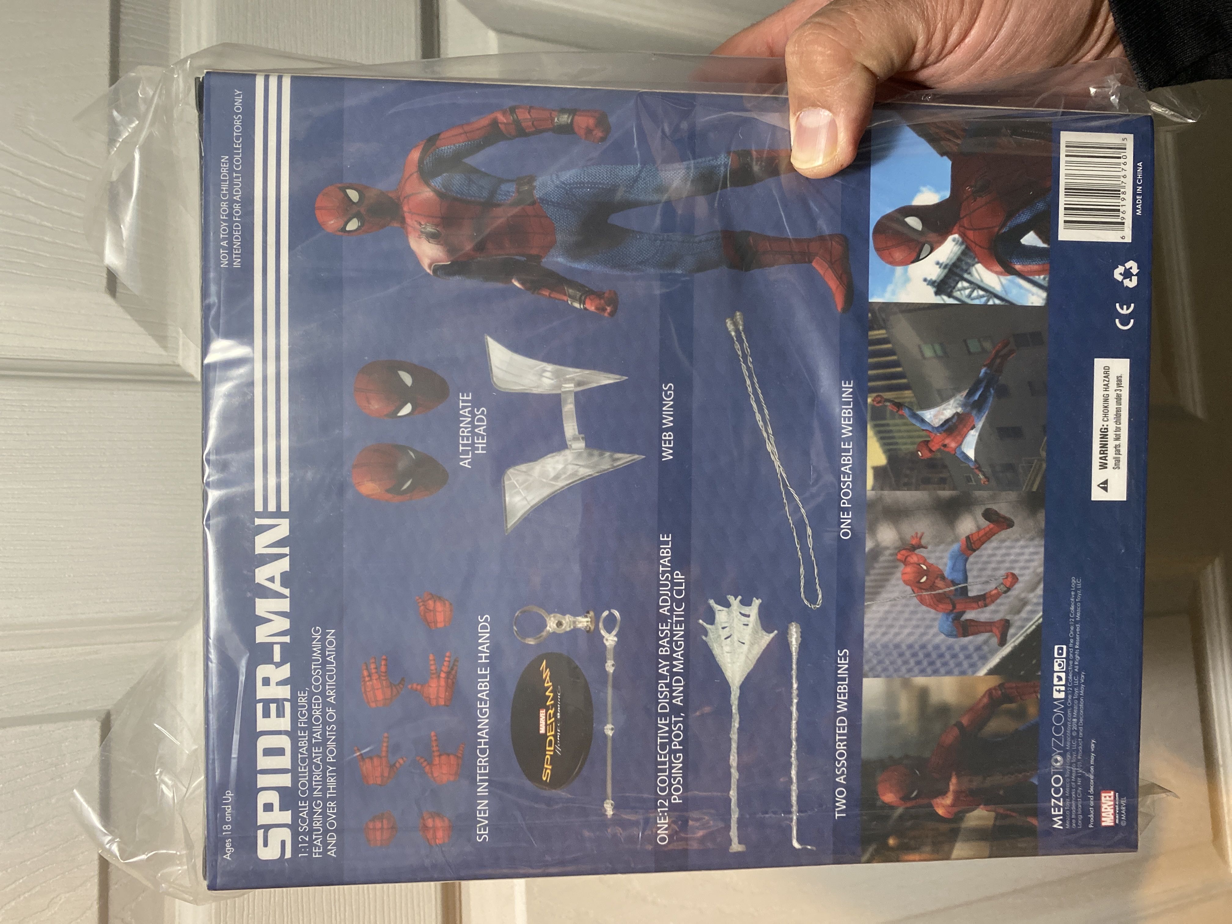 Spider-Man Homecoming - Mezco (Mezco One:12) action figure collectible [Barcode 696198767605] - Main Image 2