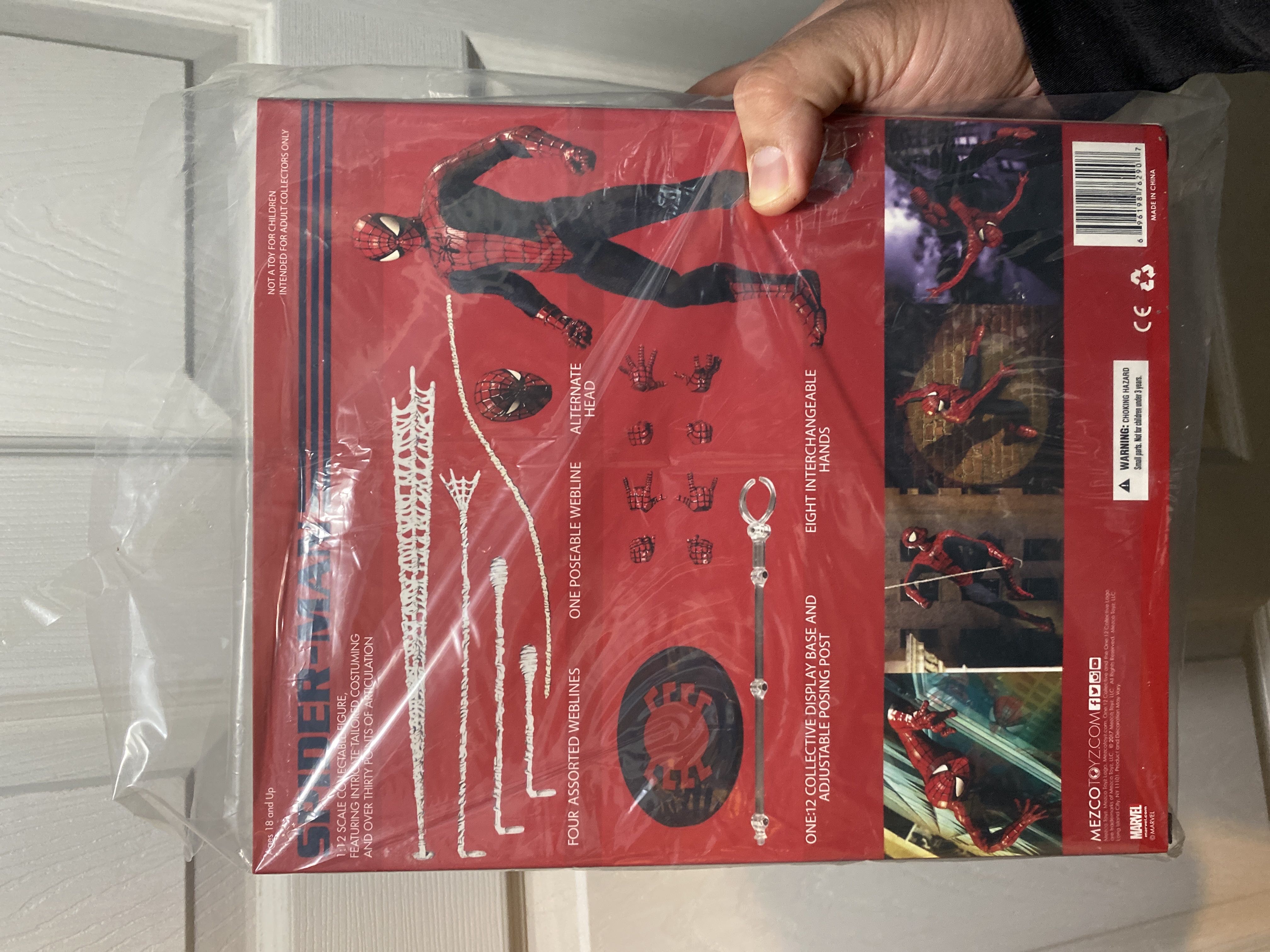 1:12 Collective Spider-Man (Red Blue) - Mezco Toyz (One:12 Collective) action figure collectible [Barcode 696198762907] - Main Image 2