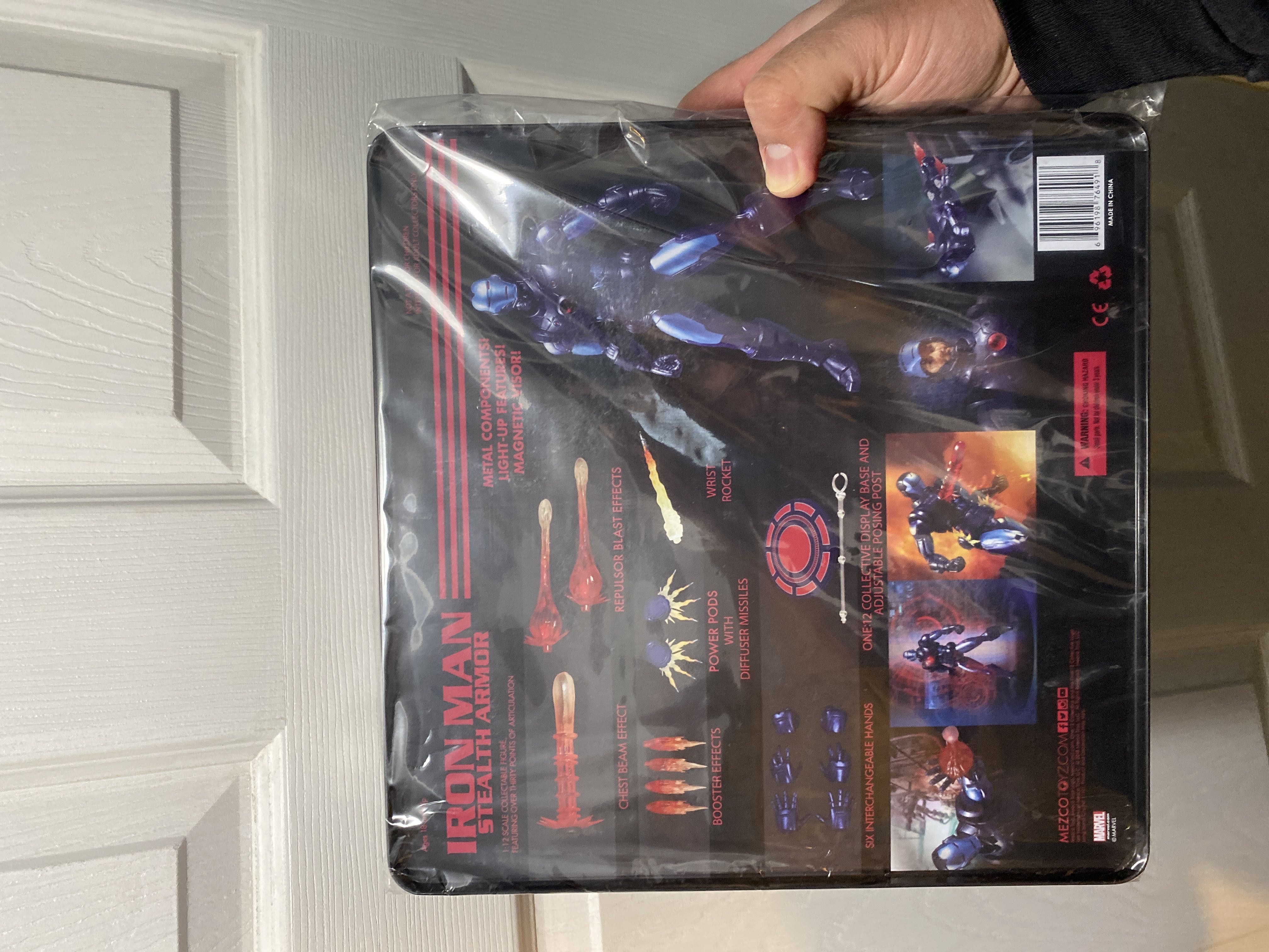 One:12 Collective/ Iron Man (PX Exclusive-Stealth Armor) - Mezco Toyz (Iron Man) action figure collectible [Barcode 696198764918] - Main Image 2