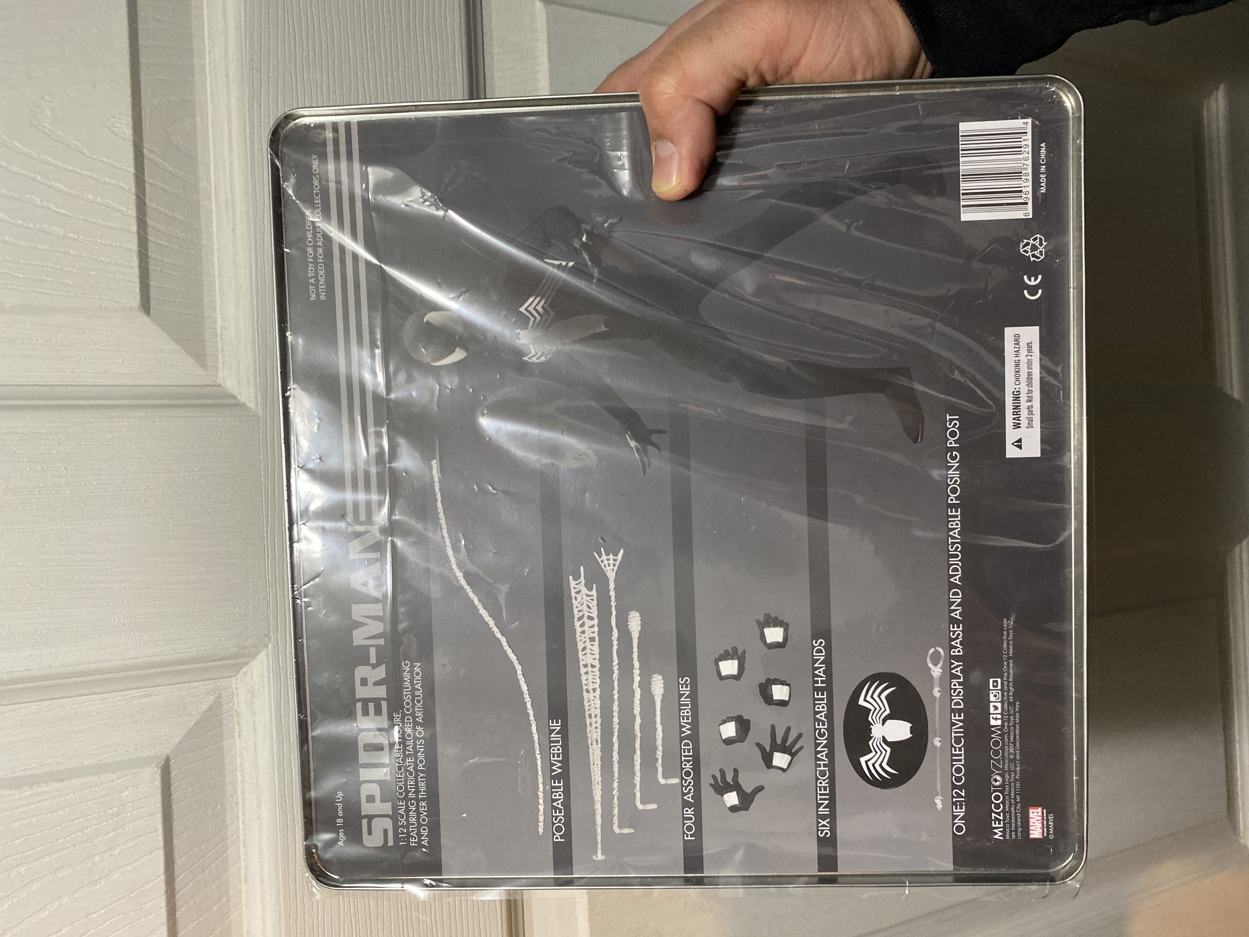 Mezco One:12 (Marvel) - Spider-Man Black Suit Previews Exclusive - Mezco Toyz (Previews Exclusive) action figure collectible [Barcode 696198762914] - Main Image 2