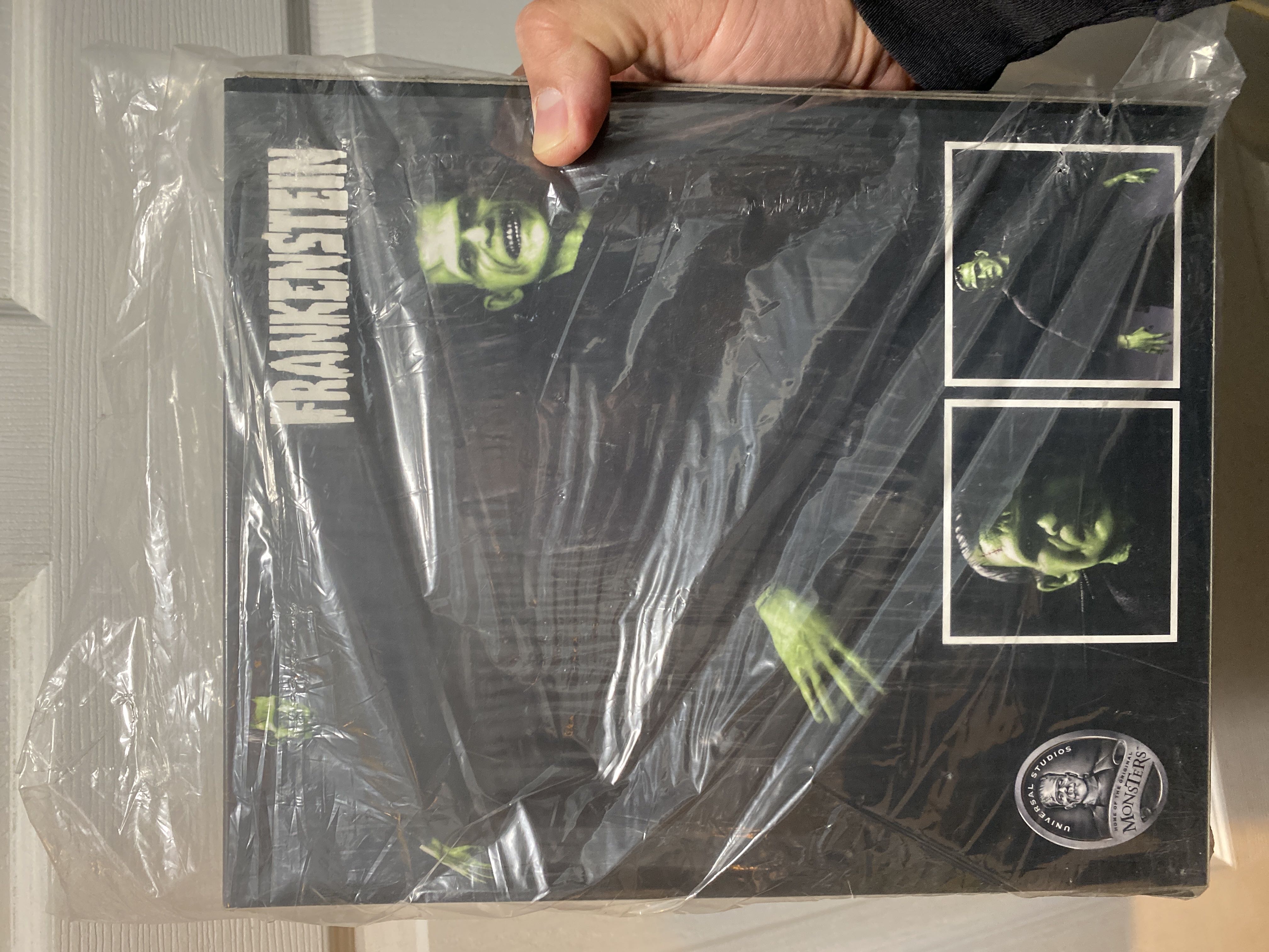 Frankenstein: One:12 - Mezco ONE:12 (Universal Monsters) action figure collectible [Barcode 696198763836] - Main Image 2