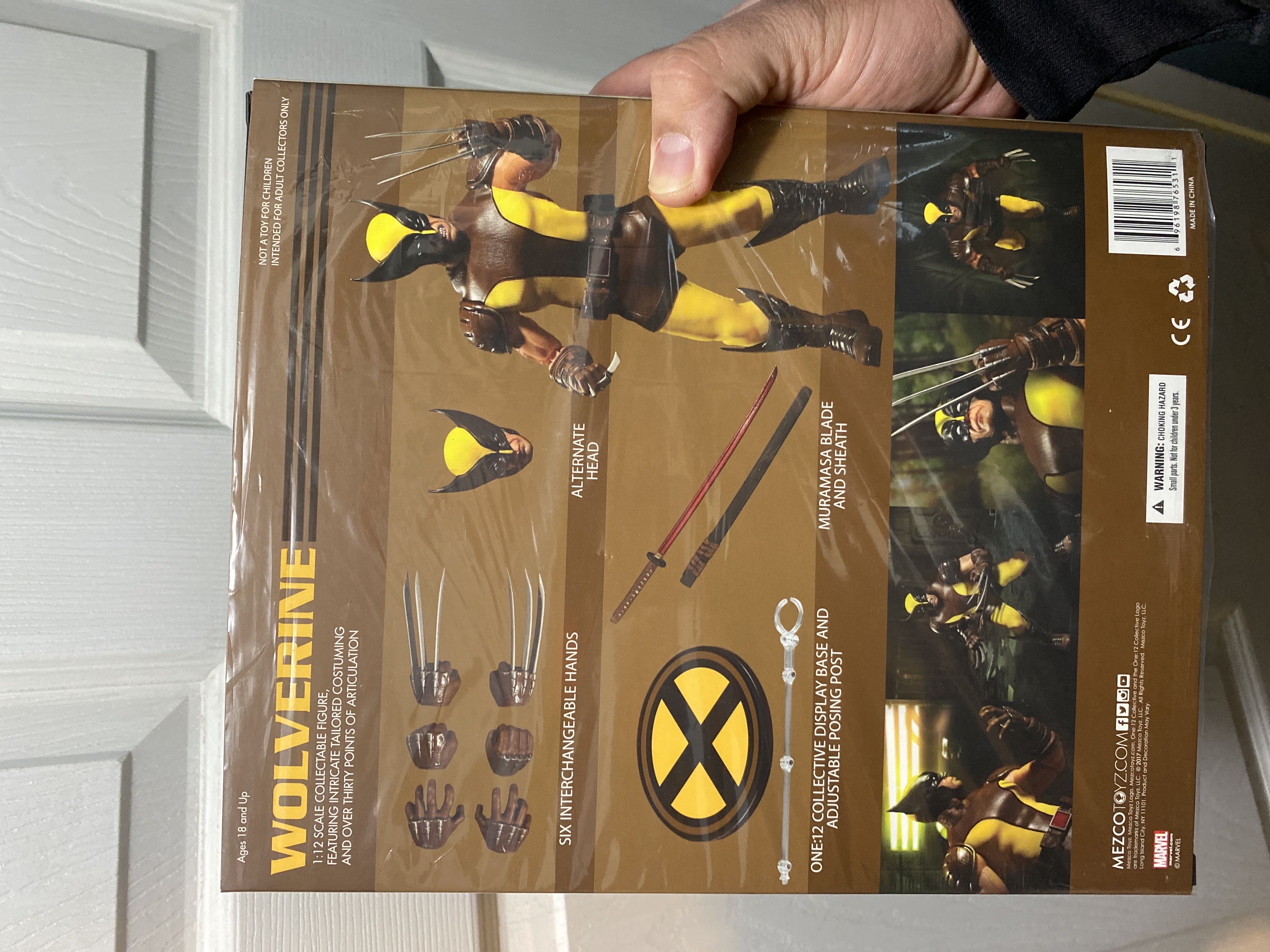 One:12 Collective/ Wolverine (Brown Costume) - Mezco (1:12 Collective) action figure collectible [Barcode 696198765311] - Main Image 2