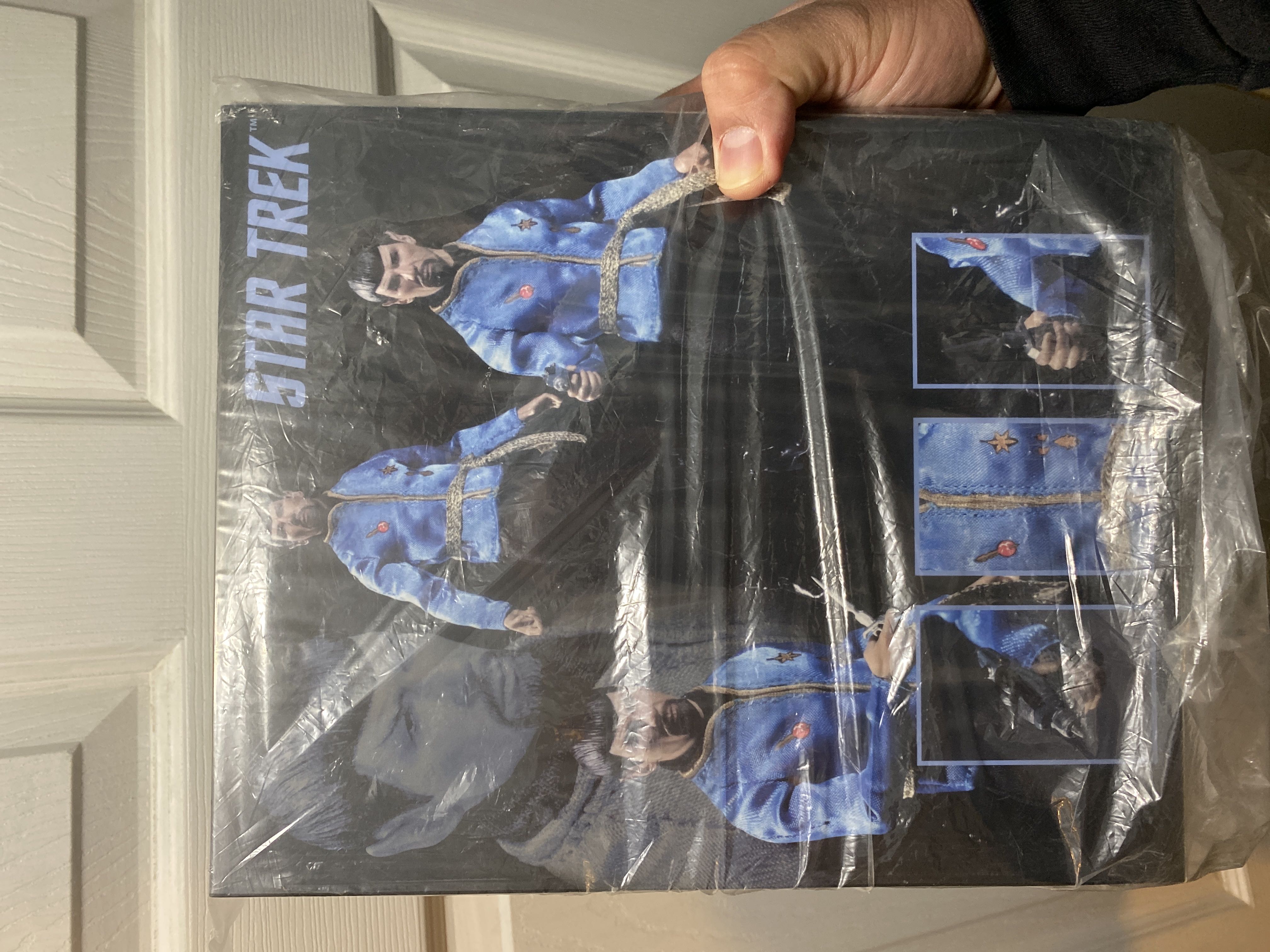 Mezco One:12 Star Trek Spock Mirror Universe Variant - Mezco Toyz (One:12) action figure collectible [Barcode 696198761634] - Main Image 2