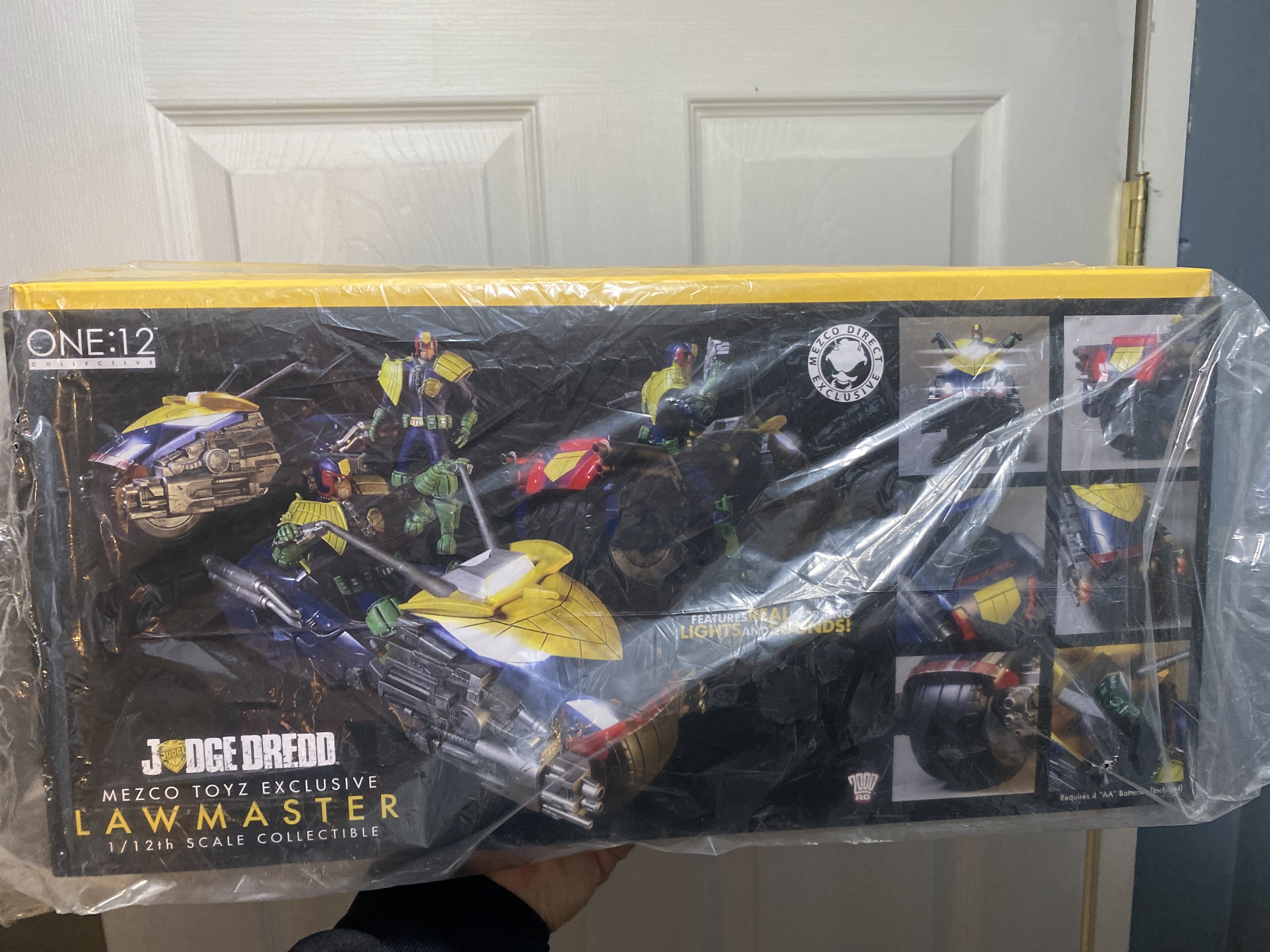 Mezco One:12 MDX Direct Exclusive Dark Blue Judge Dredd And Lawmaster - Mezco Toyz (One:12) action figure collectible [Barcode 696198760279] - Main Image 1
