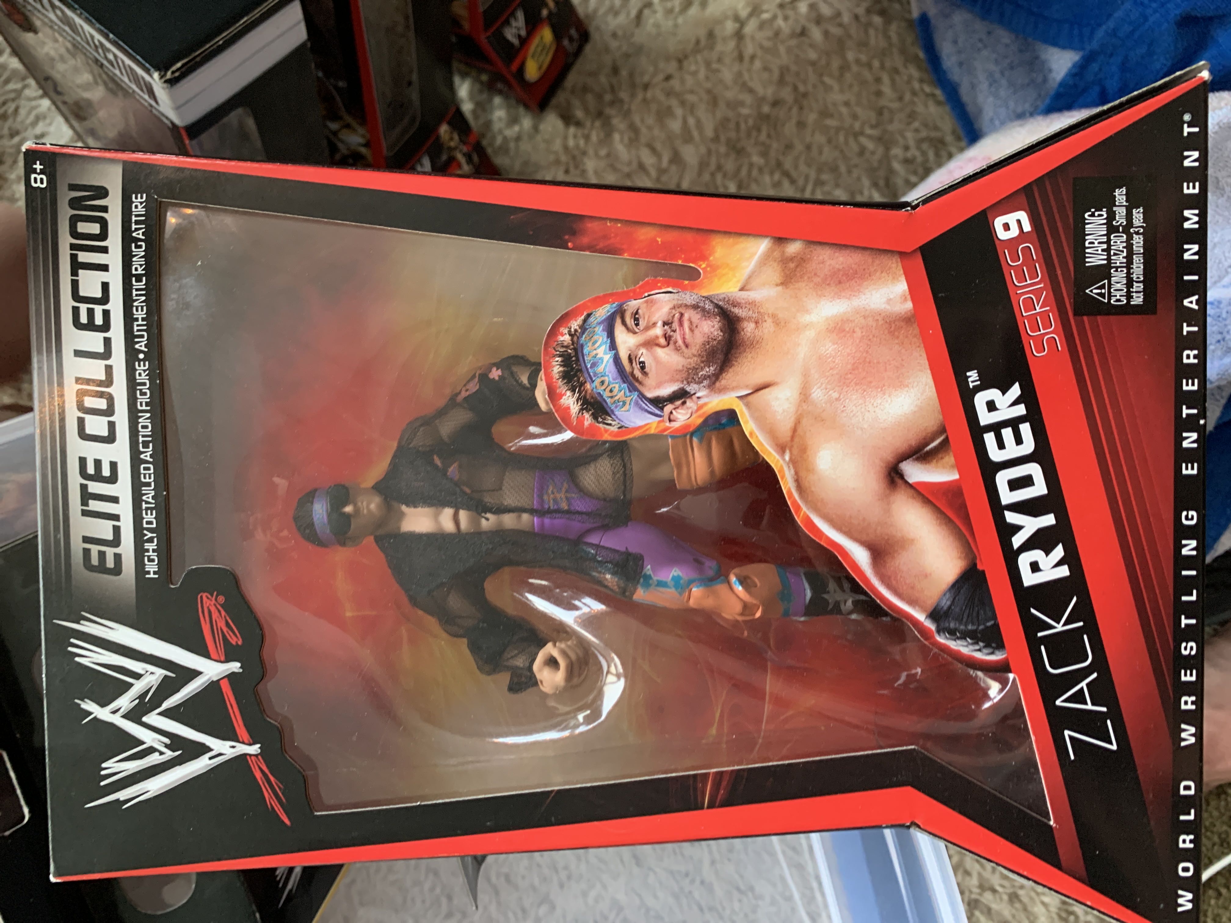 Mezco One:12 (Gomez) - Lone Roach and Grub