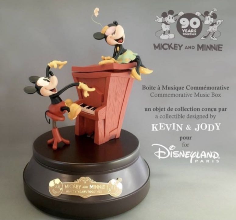 Mickey And Minnie Mouse 90th - Disneyland Resort Paris (Designed by Kevin & Jody) action figure collectible - Main Image 4