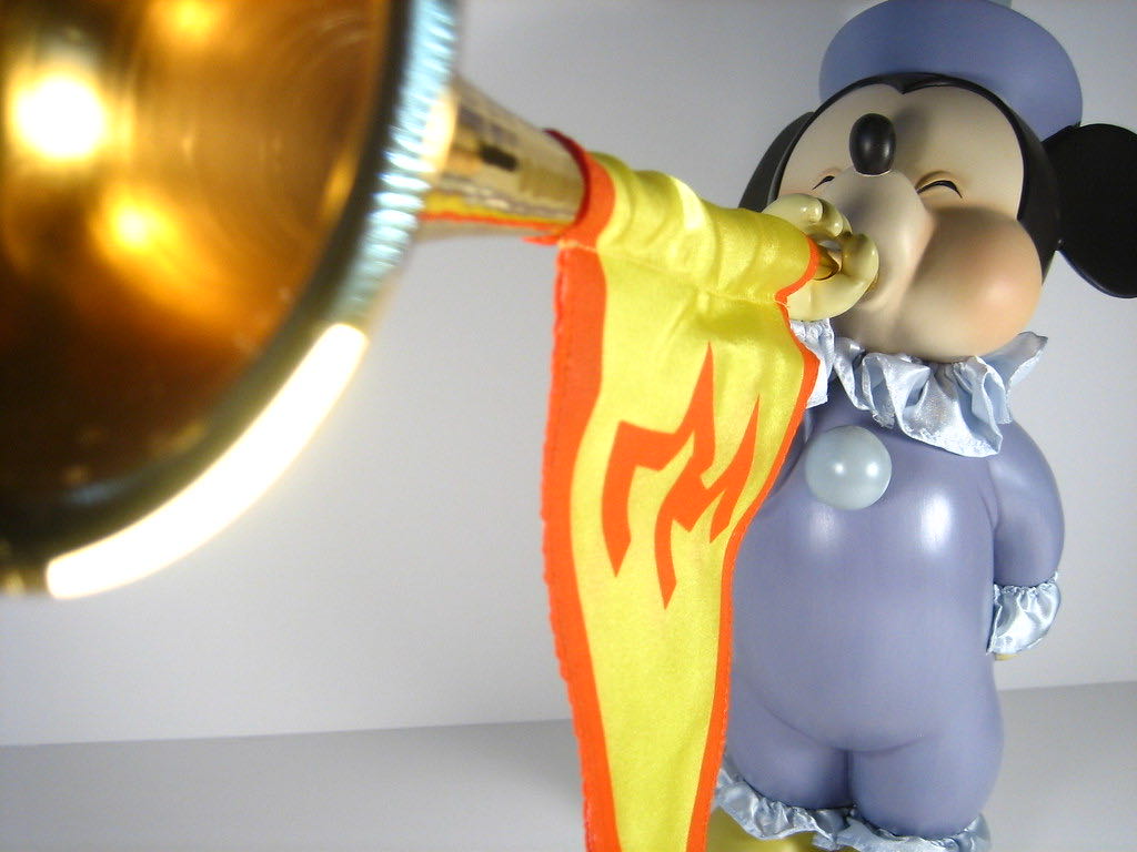 Mickey Mouse Big Fig - Designed by Jody Daily & Kevin Kidney (Disney Theme Park Merchandise) action figure collectible - Main Image 2