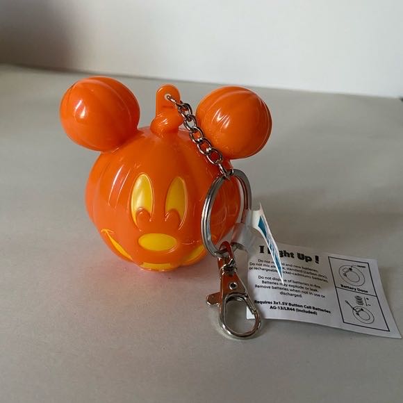 Mickey Mouse Keychain - Walt Disney Company (Disney Theme Park Merchandise) action figure collectible - Main Image 1