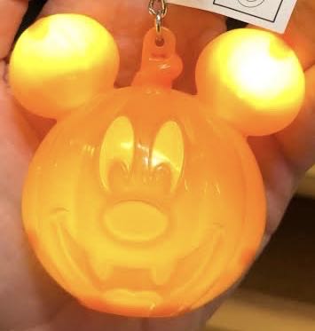 Mickey Mouse Keychain - Walt Disney Company (Disney Theme Park Merchandise) action figure collectible - Main Image 4