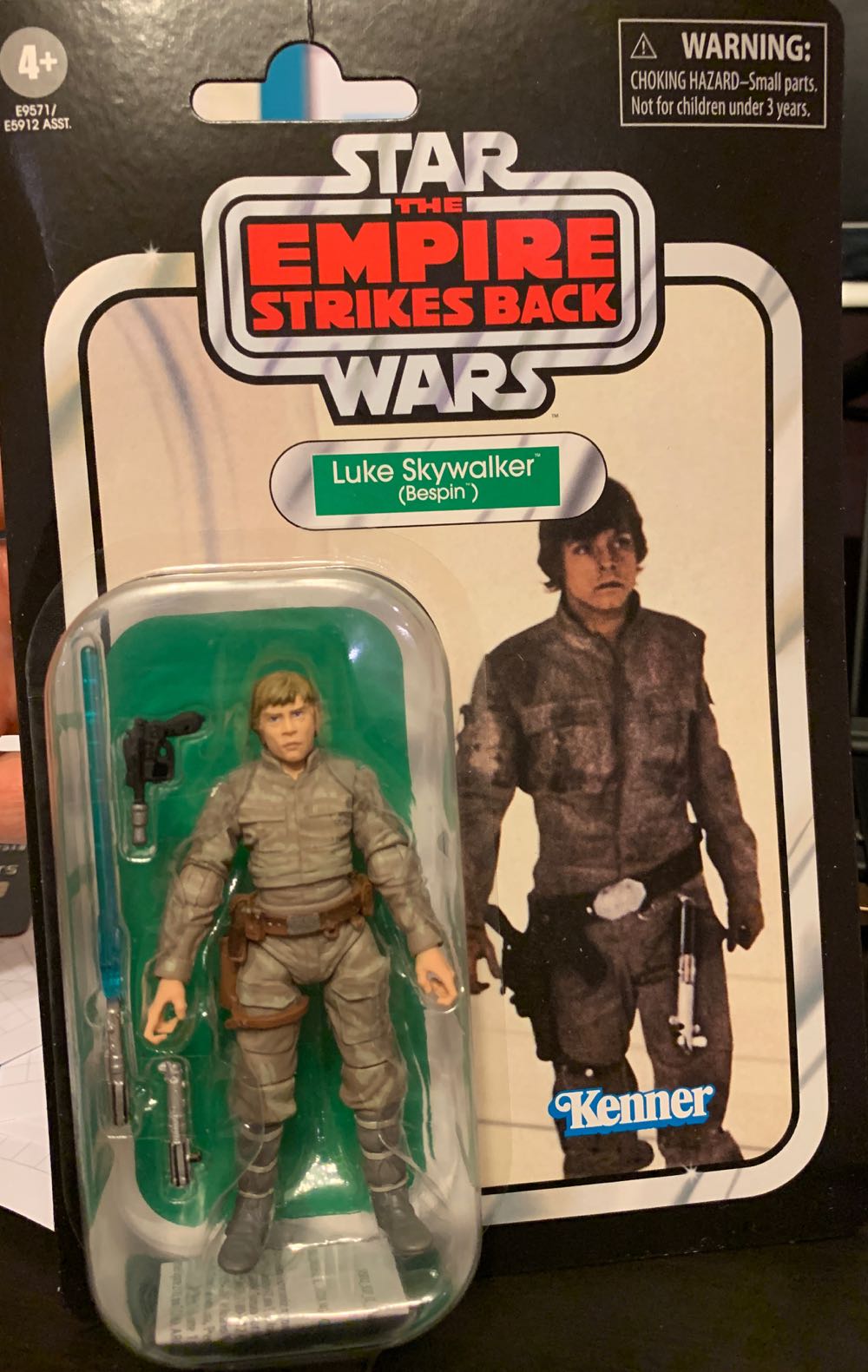 Luke Skywalker (Bespin) VC04 - Hasbro (Star Wars: Episode V - The Empire Strikes Back) action figure collectible [Barcode 630509935895] - Main Image 2