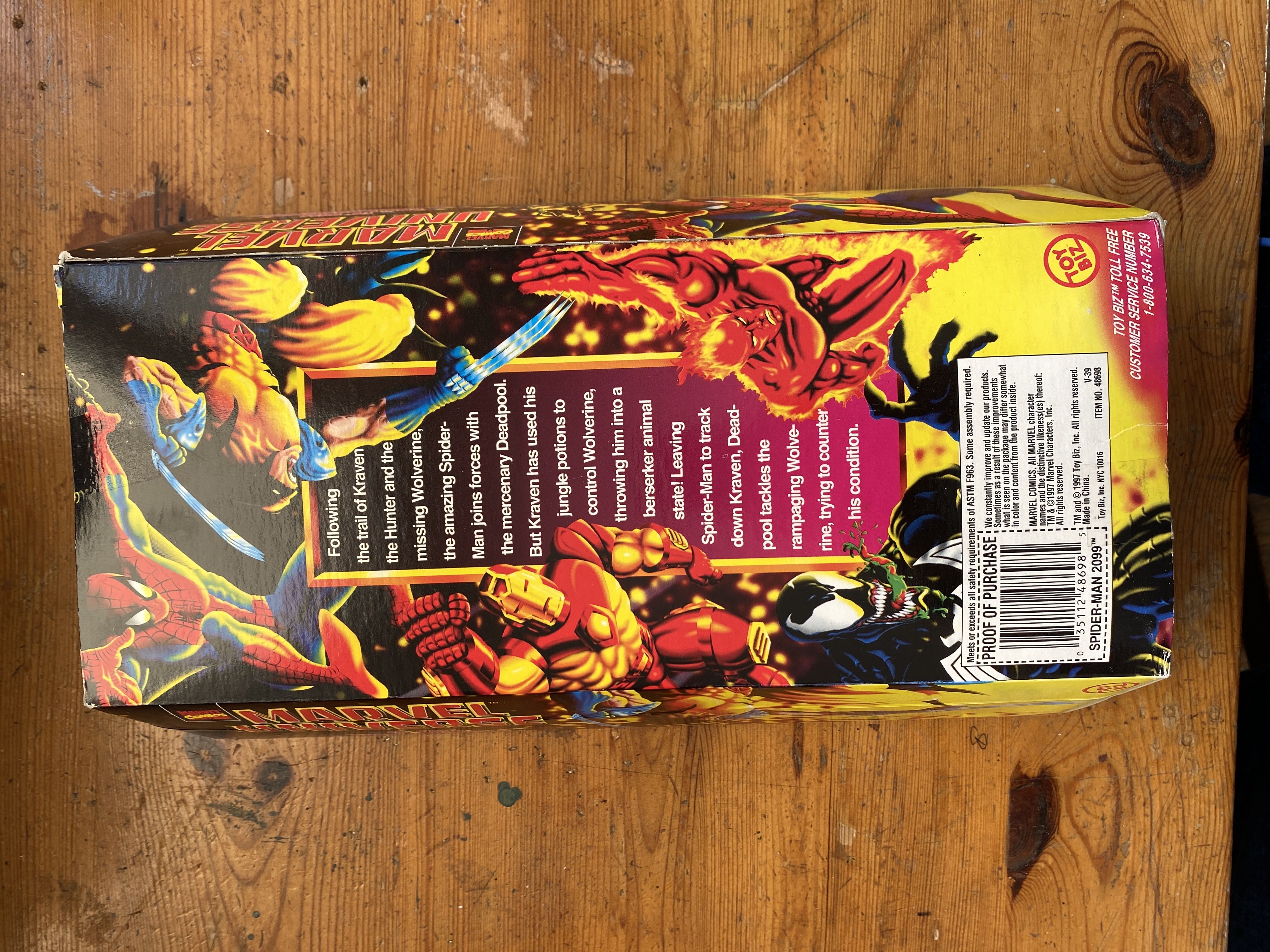 Spider-Man 2099 - Toy Biz (Marvel Universe 10”) action figure collectible [Barcode 035112486985] - Main Image 2