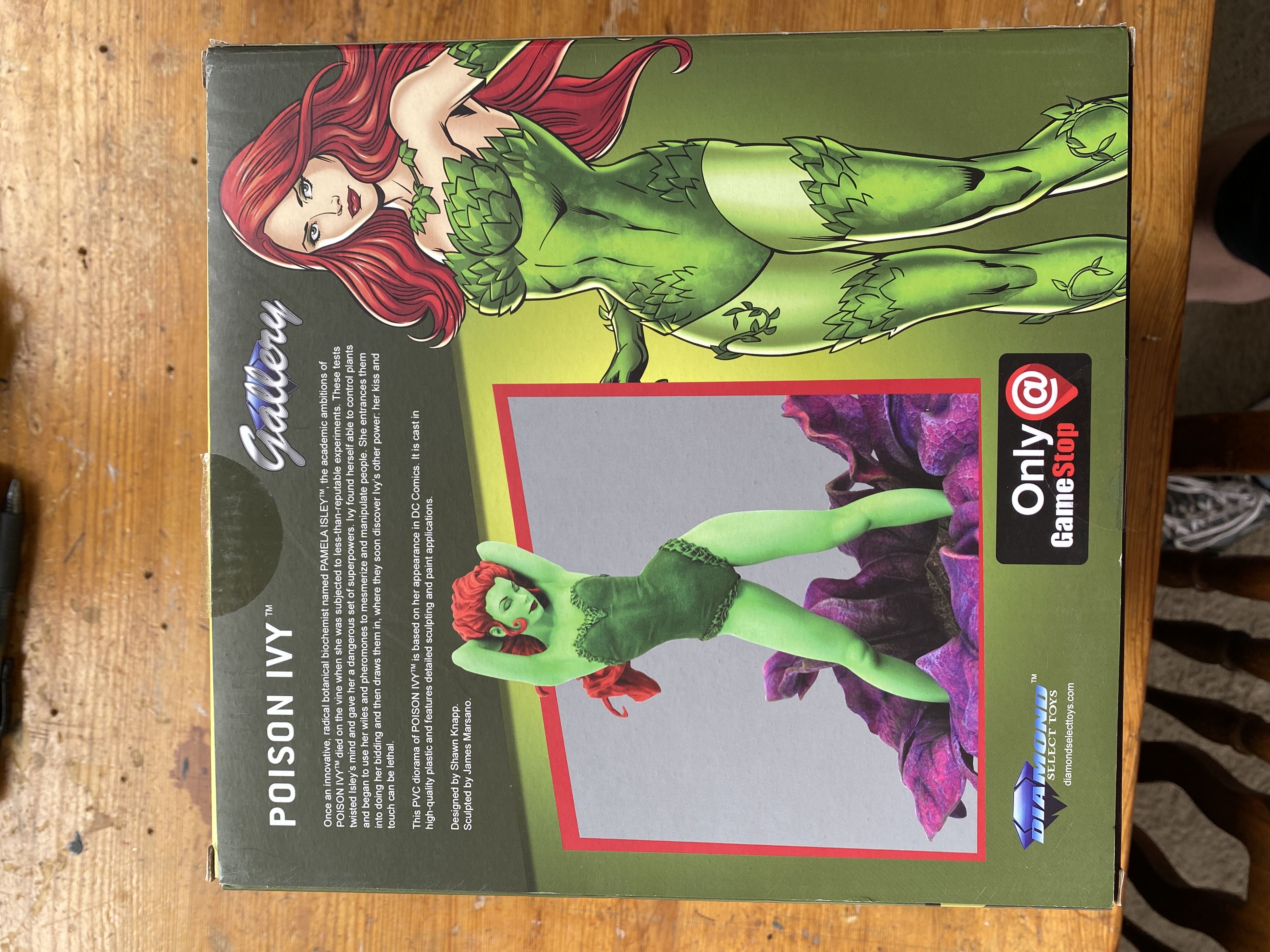 DC Statue - Diamond Select Toys (Poison Ivy) action figure collectible [Barcode 699788833162] - Main Image 2