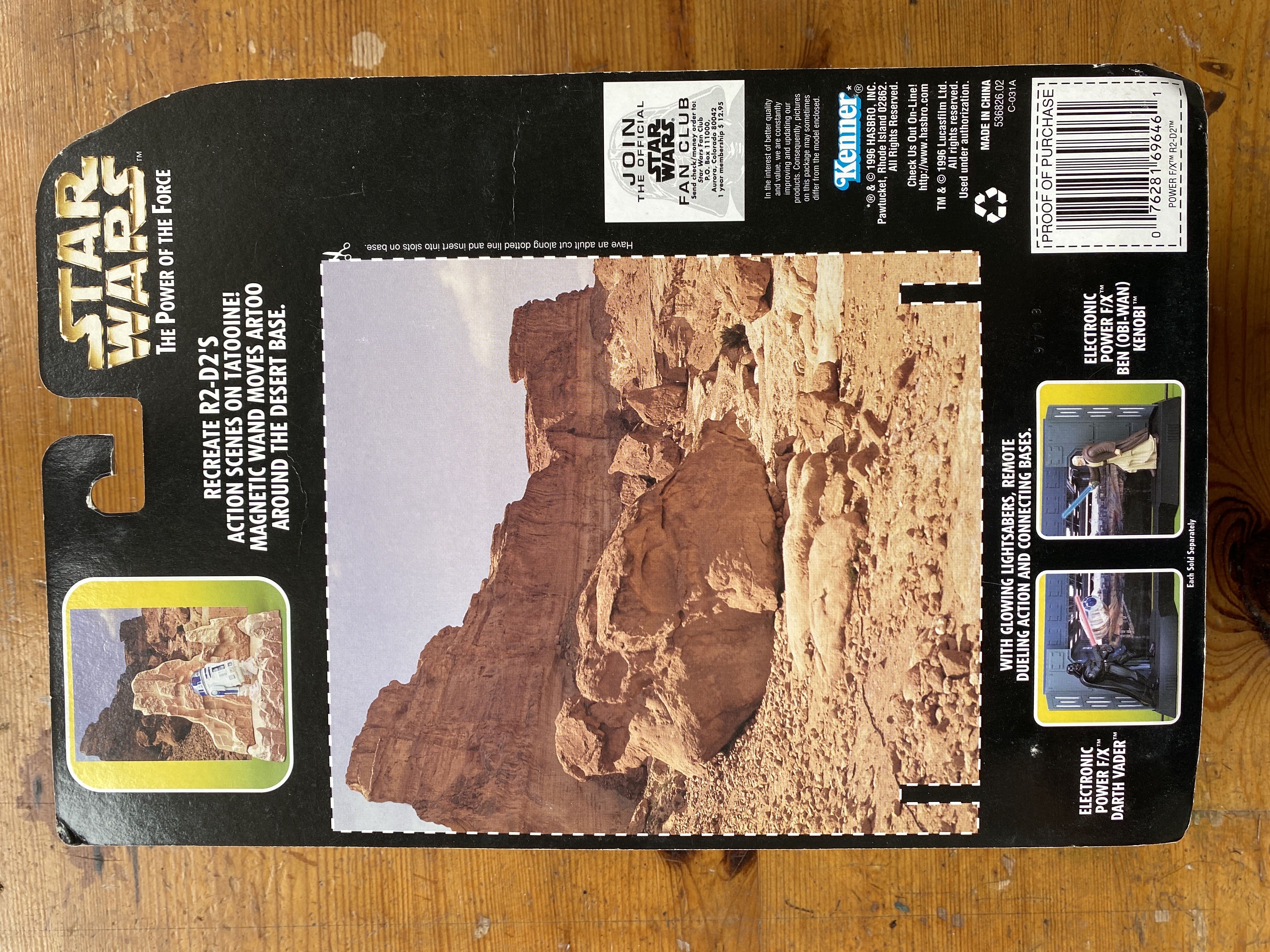 R2-D2 w/ Light-Up Radar Eye, Authentic Sounds & Remote Action - Hasbo / Kenner (Star Wars The Power Of The Force (Green Card)) action figure collectible [Barcode 076281696461] - Main Image 2