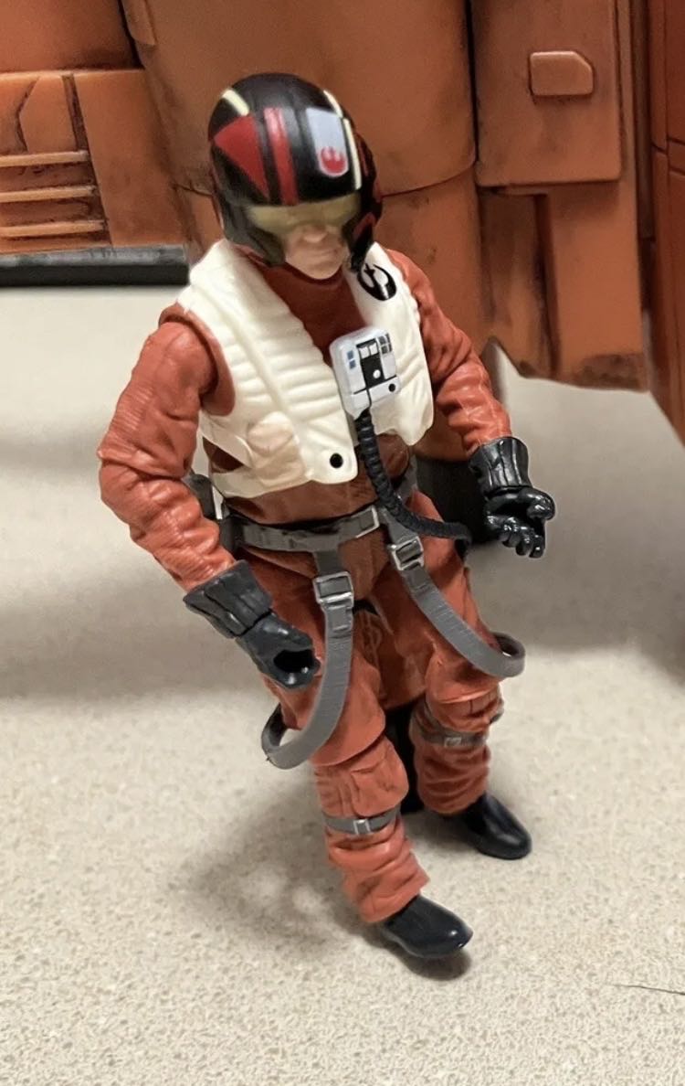 Poe Dameron VC160 - Hasbro (Star Wars Episode IX: The Rise of Skywalker) action figure collectible - Main Image 4