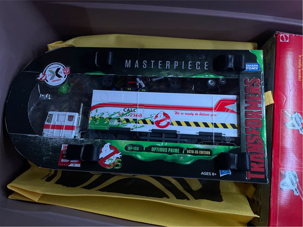 Optimus Prime Ecto-35 Edition - Hasbro (Transformers Masterpiece) action figure collectible [Barcode 630509833412] - Main Image 2