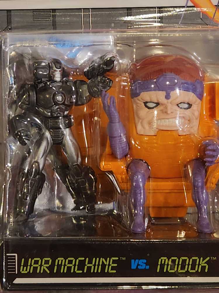 War Machine Vs. Modok - Toy Biz (Iron Man: Heavy Metal Heroes) action figure collectible [Barcode 035112462132] - Main Image 3