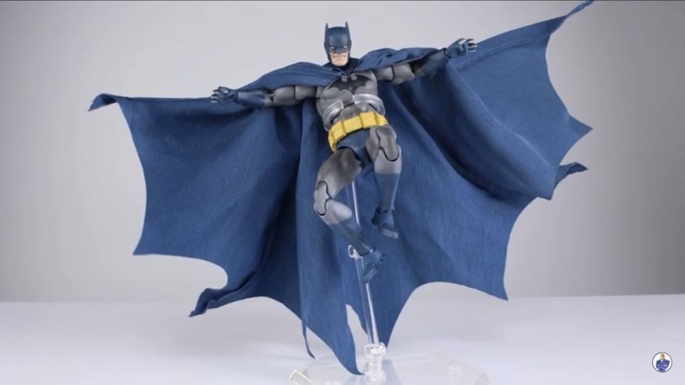 Batman (Hush Blue And Gray Version) - Medicom Mafex (Batman:  Hush) action figure collectible - Main Image 2