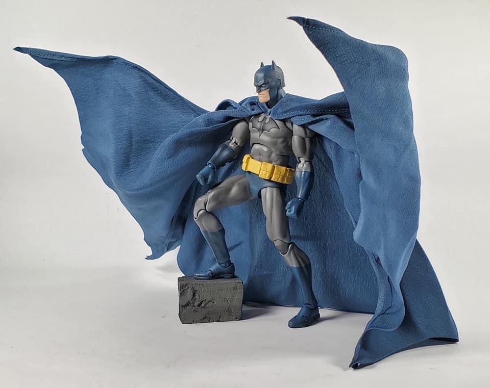 Batman (Hush Blue And Gray Version) - Medicom Mafex (Batman:  Hush) action figure collectible - Main Image 3